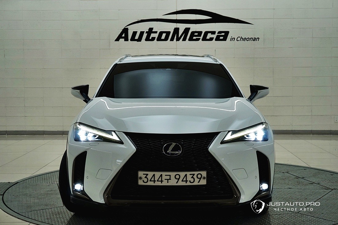 Автомобиль Lexus UX