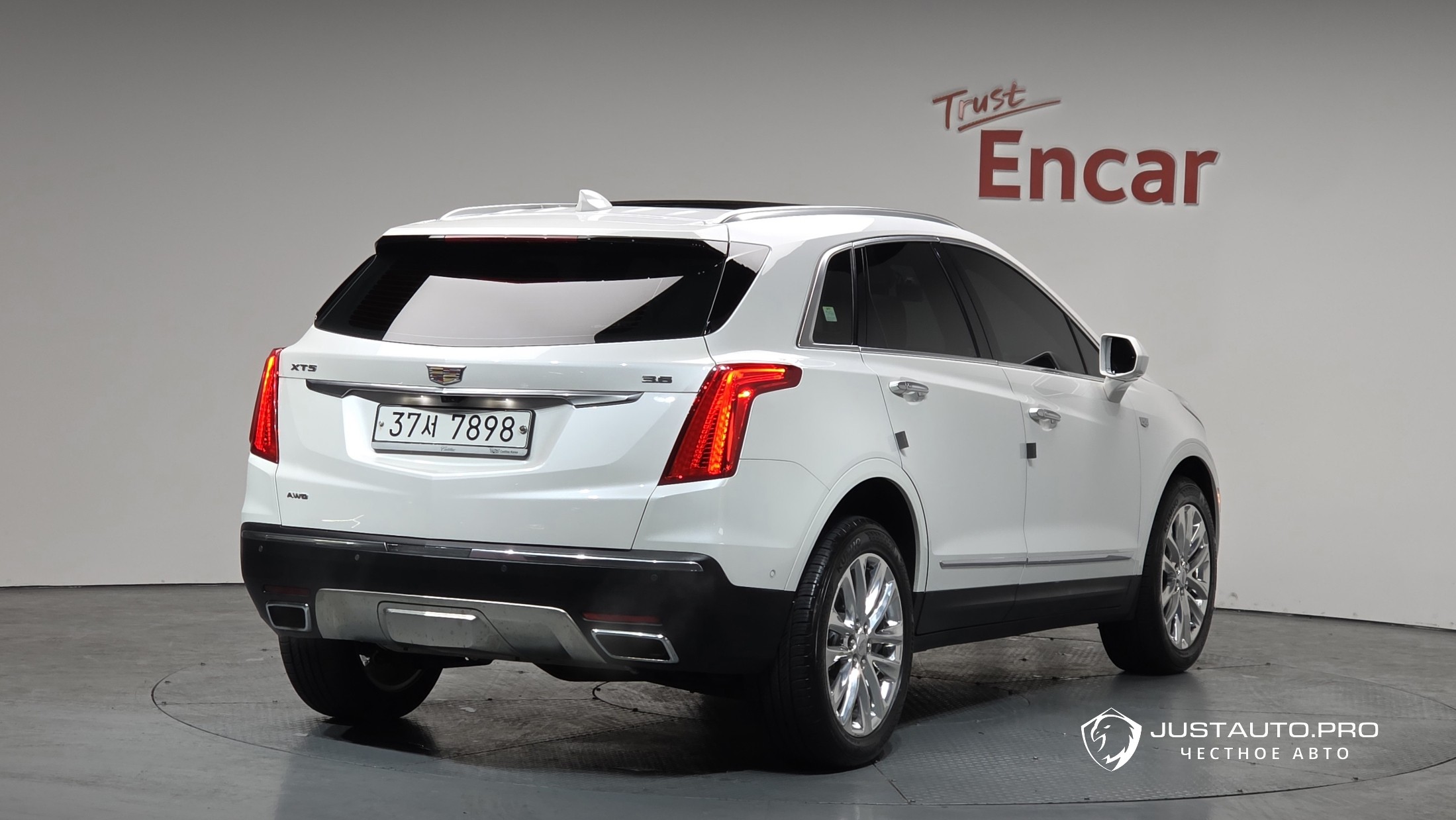 Автомобиль Cadillac XT5