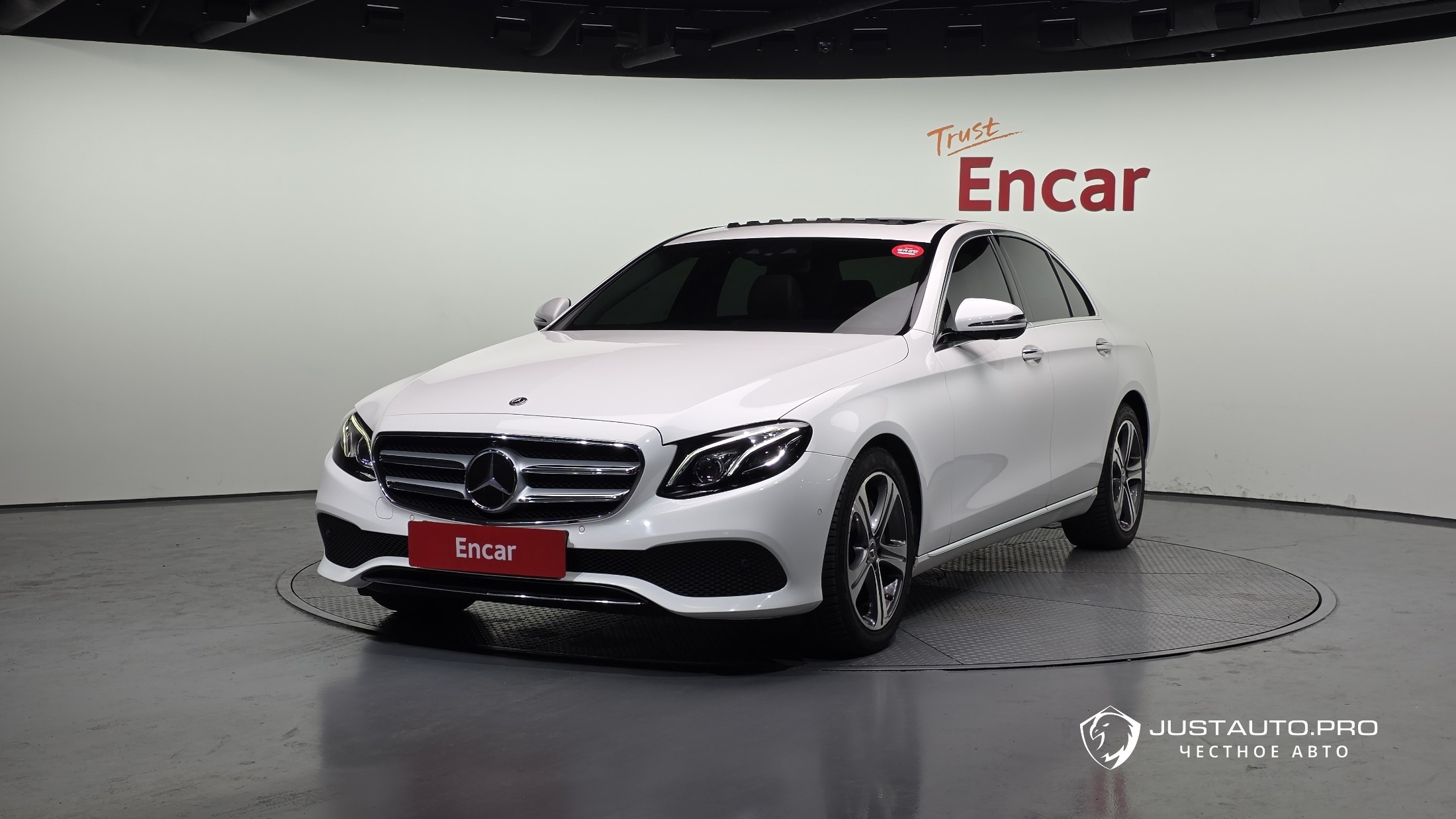 Автомобиль Mercedes-Benz E-Class