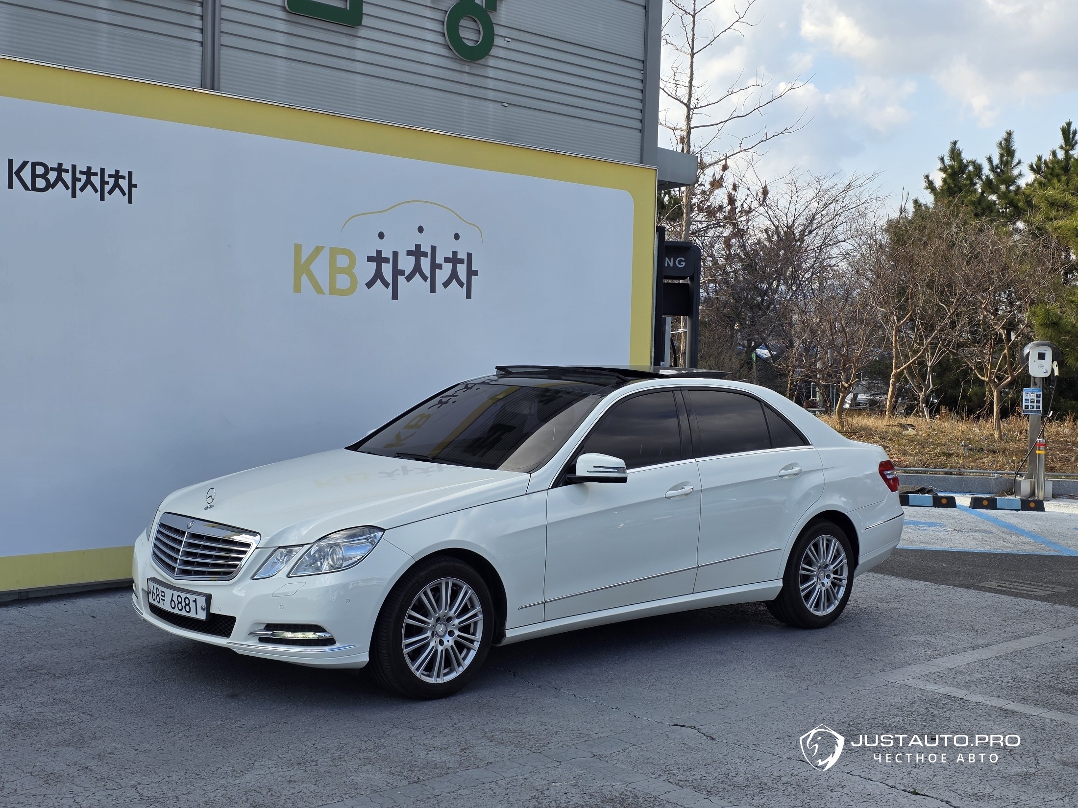 Автомобиль Mercedes-Benz E-Class