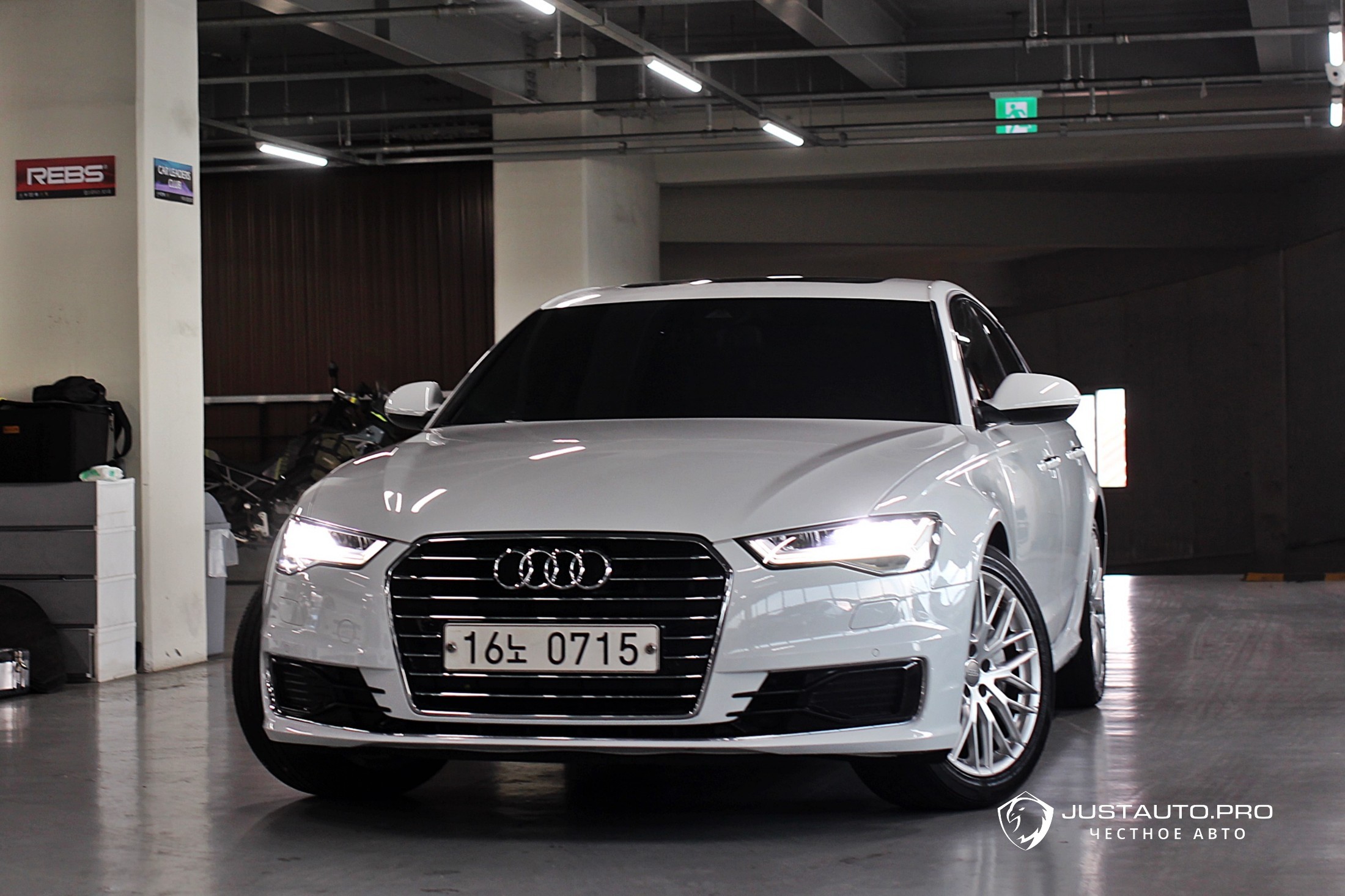 Автомобиль Audi A6