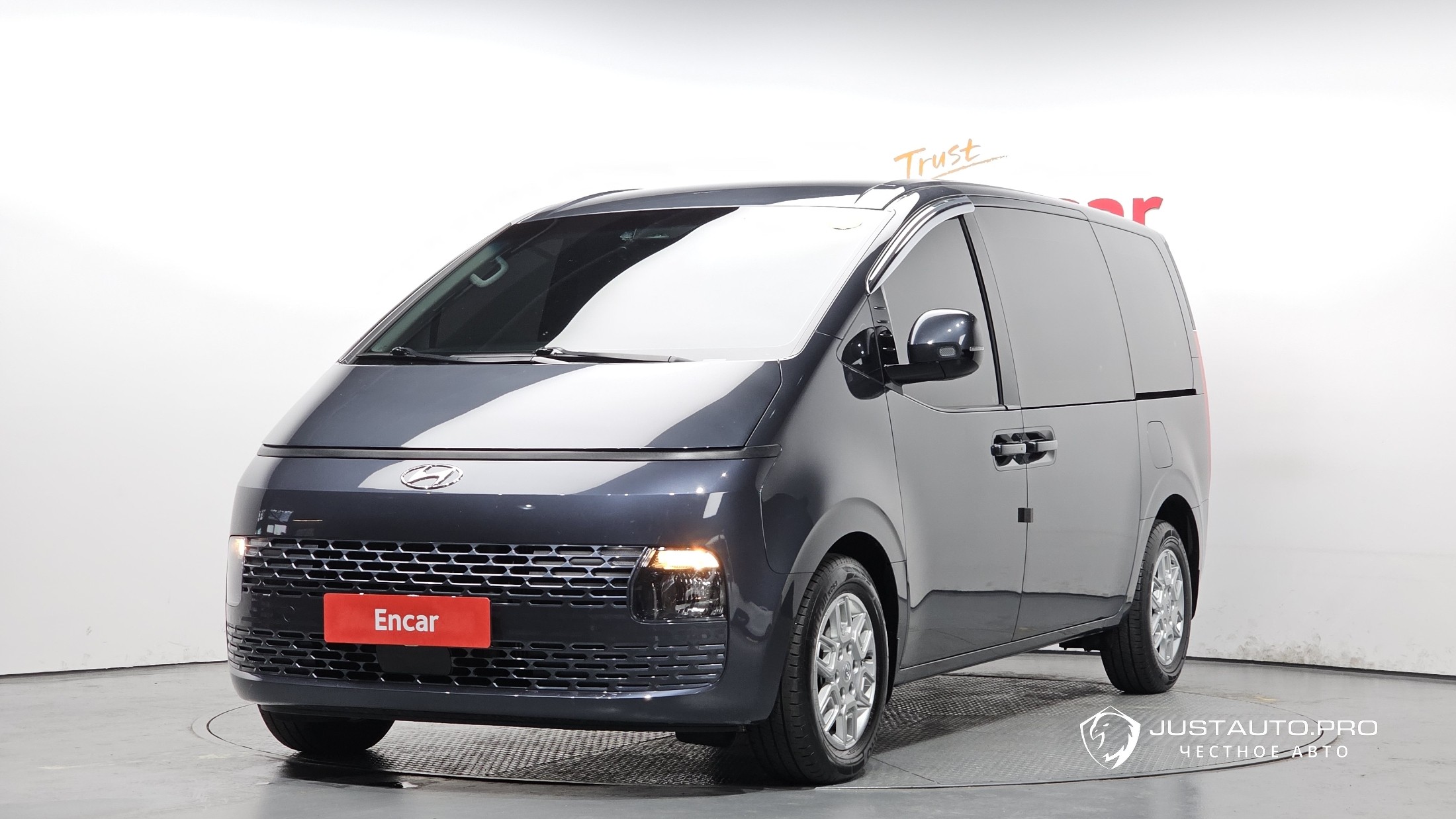 Автомобиль Hyundai Staria