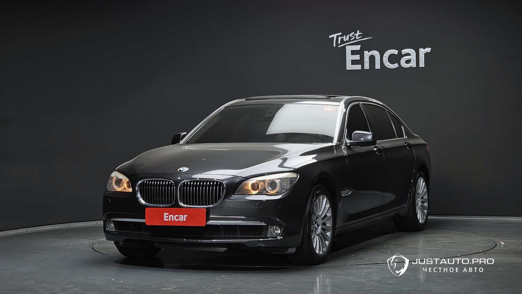 Автомобиль BMW 7-Series