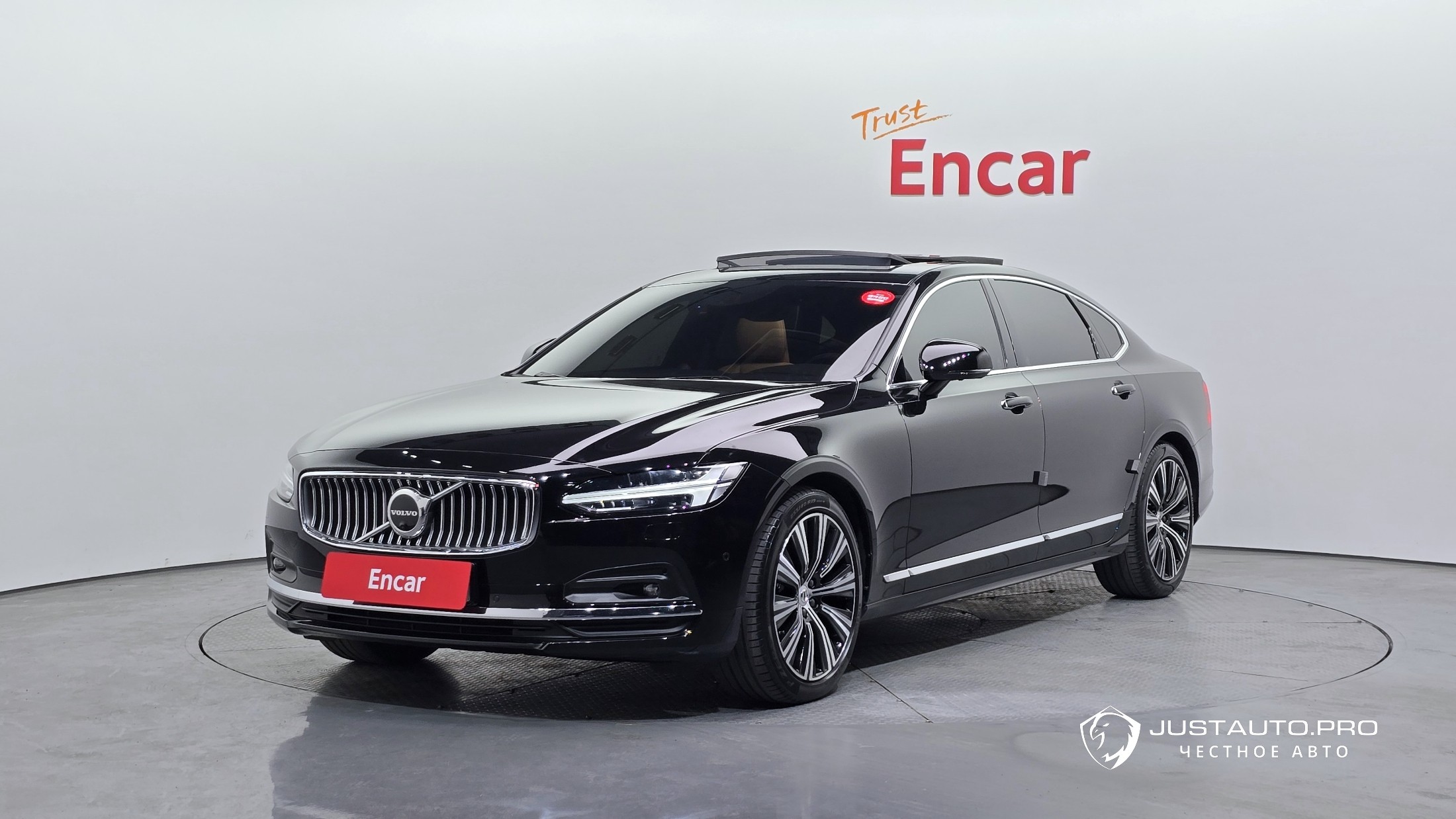 Автомобиль Volvo S90