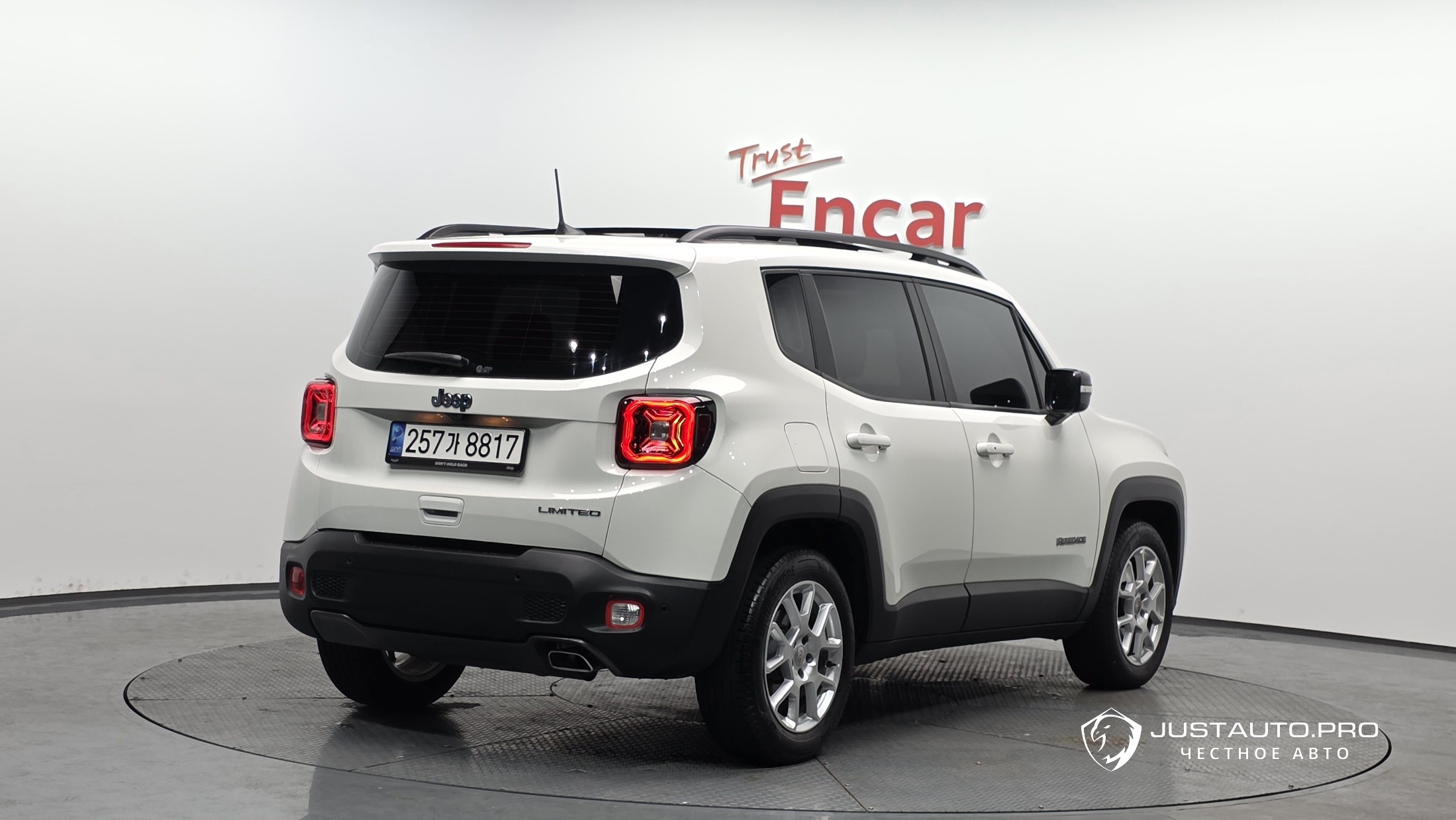 Автомобиль Jeep Renegade