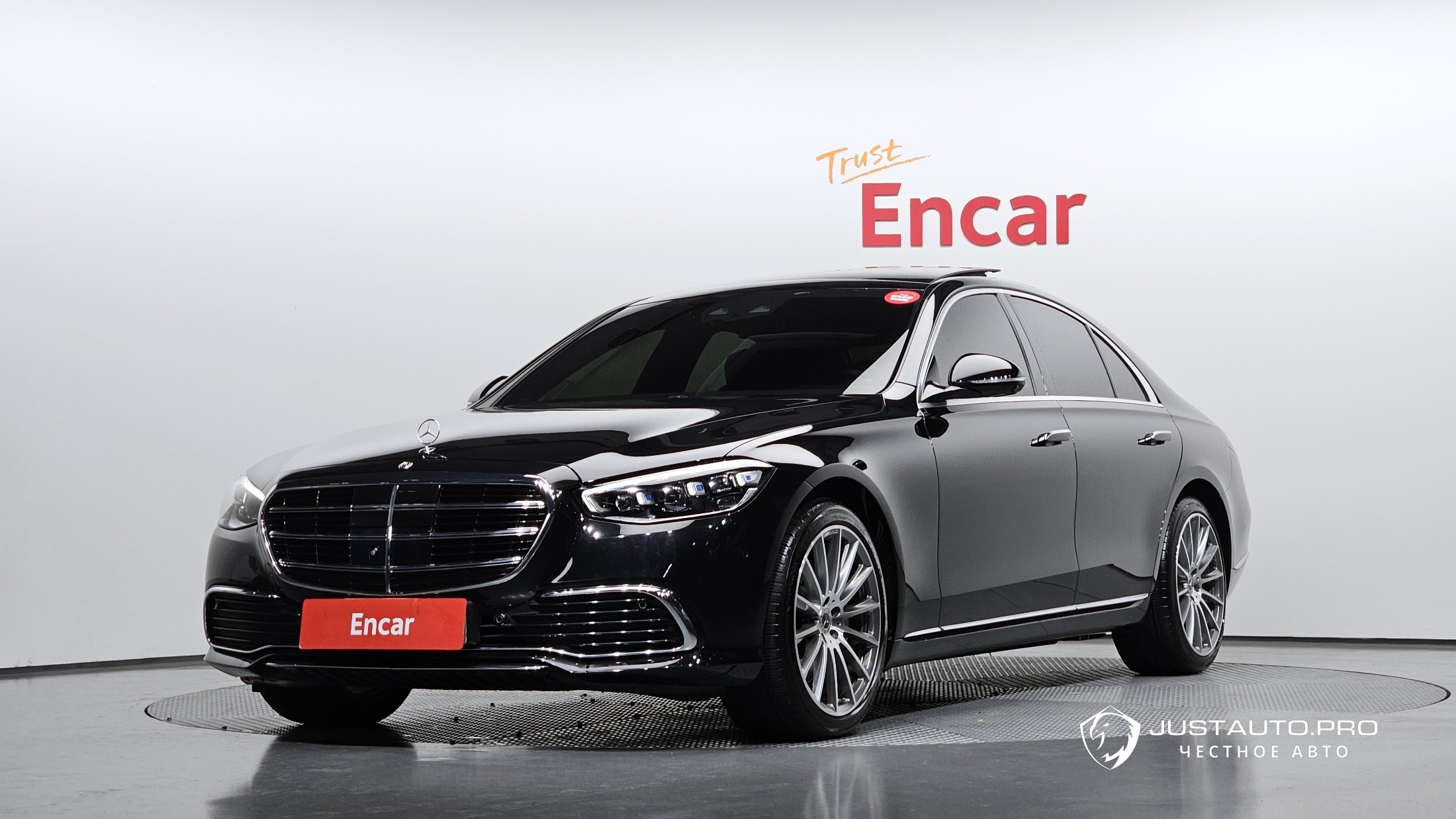 Автомобиль Mercedes-Benz S-Class