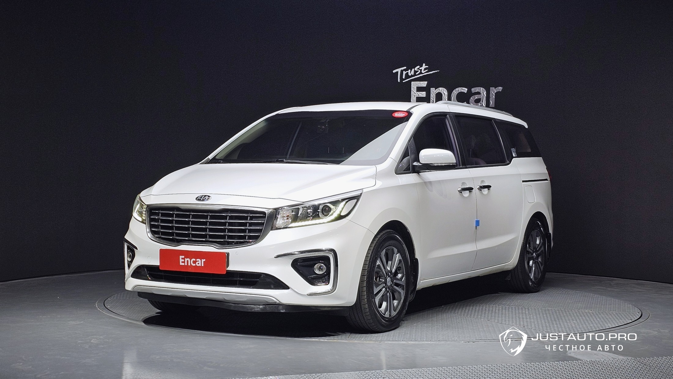 Автомобиль Kia Canival