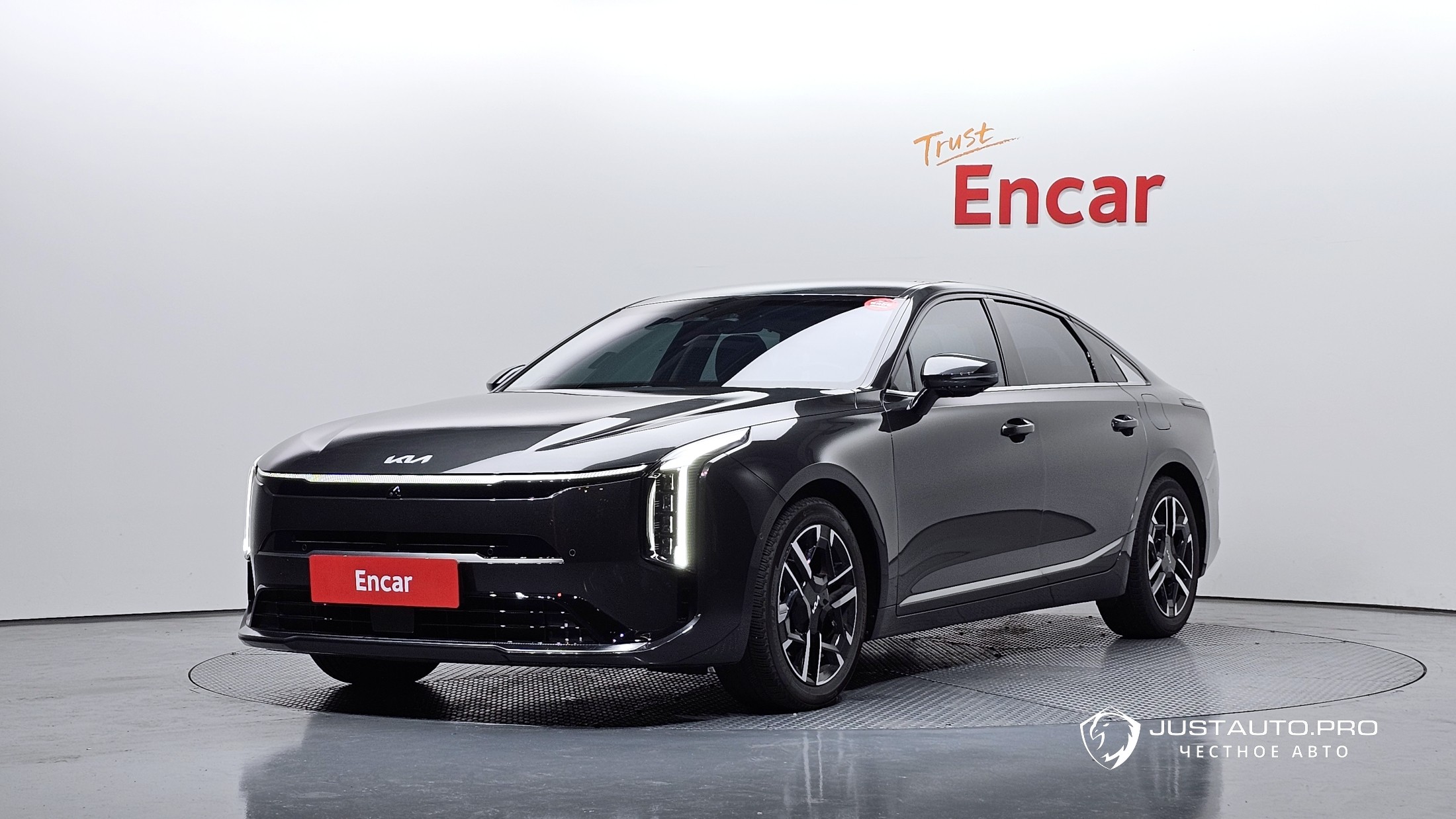 Автомобиль Kia K8