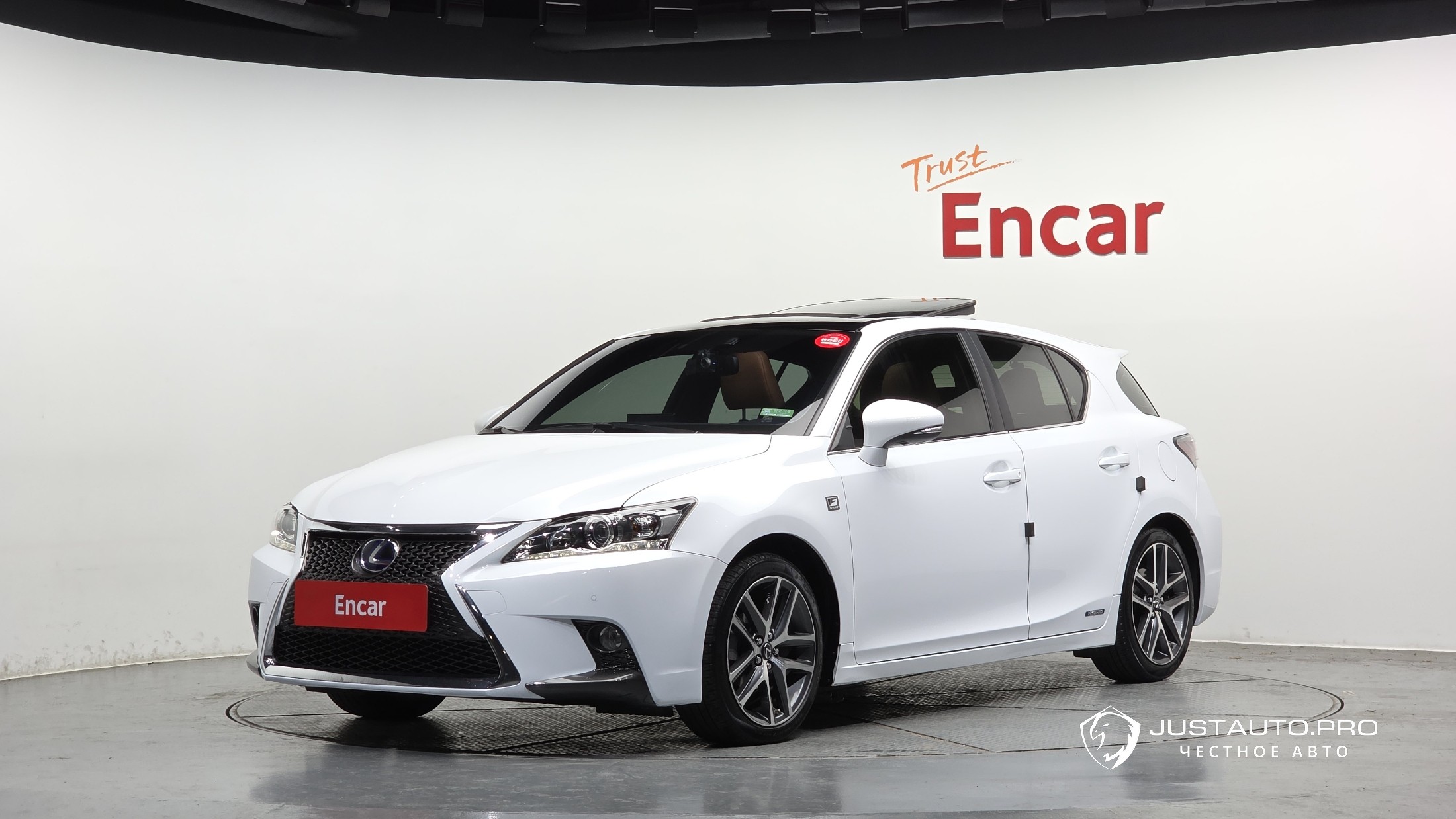 Автомобиль Lexus CT200h