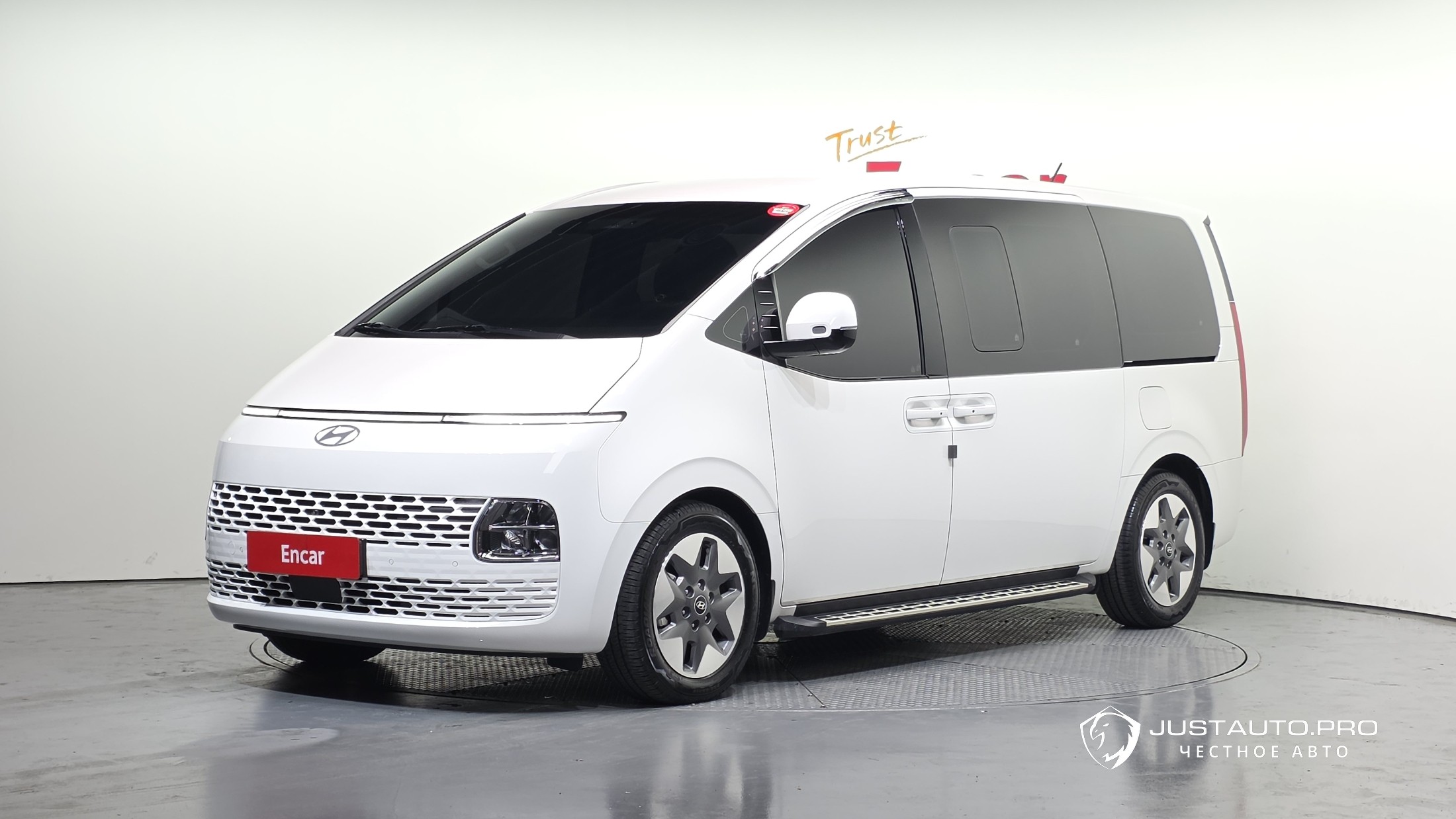 Автомобиль Hyundai Staria