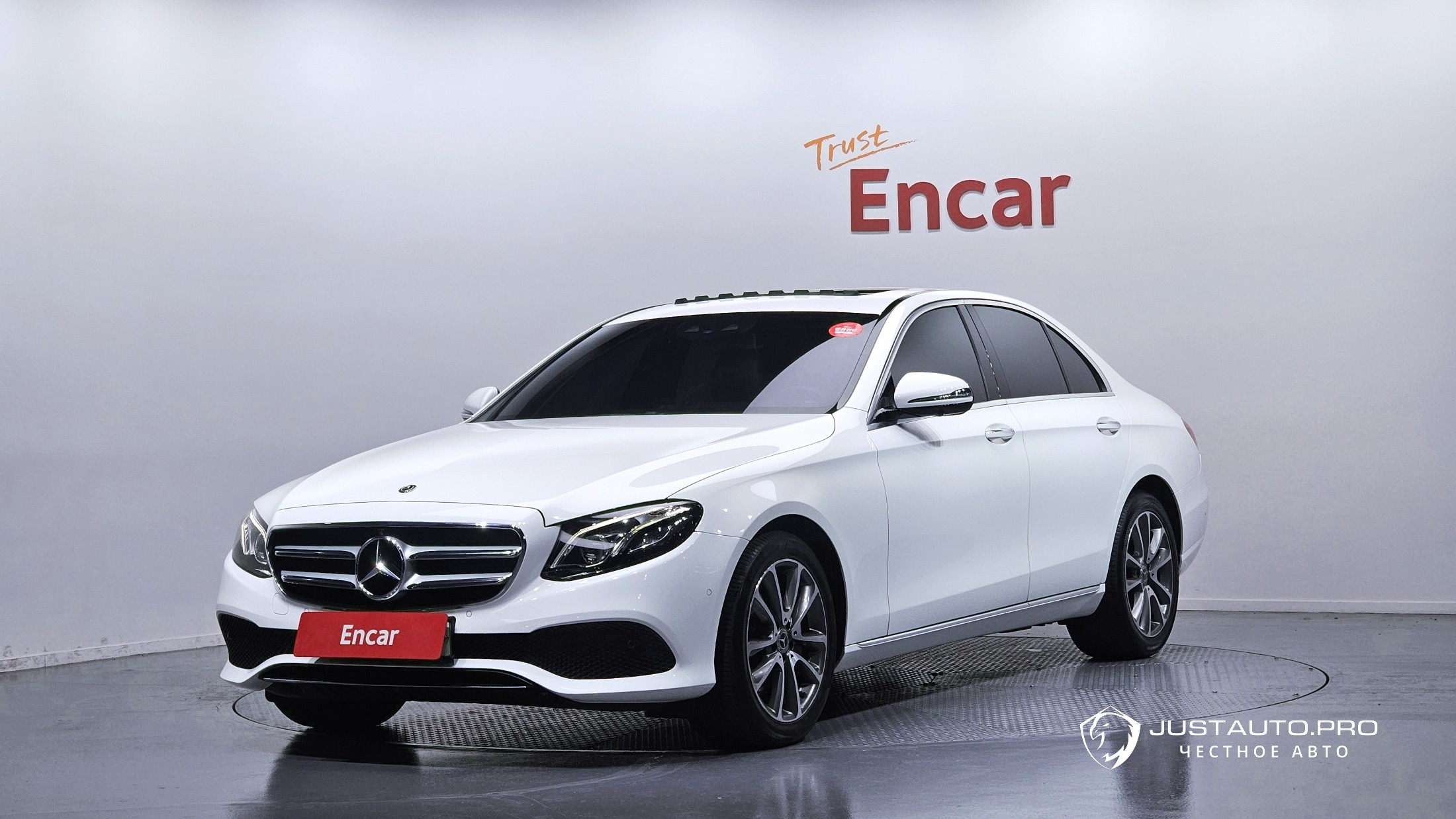Автомобиль Mercedes-Benz E-Class