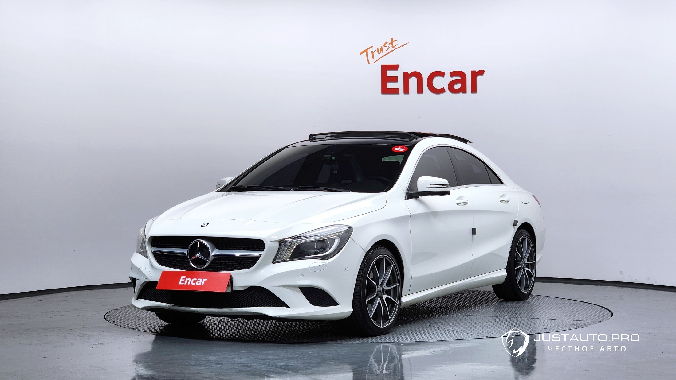 Автомобиль Mercedes-Benz CLA-Class