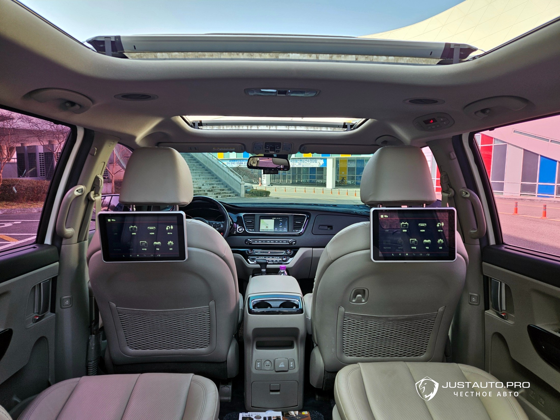 Автомобиль Kia Canival