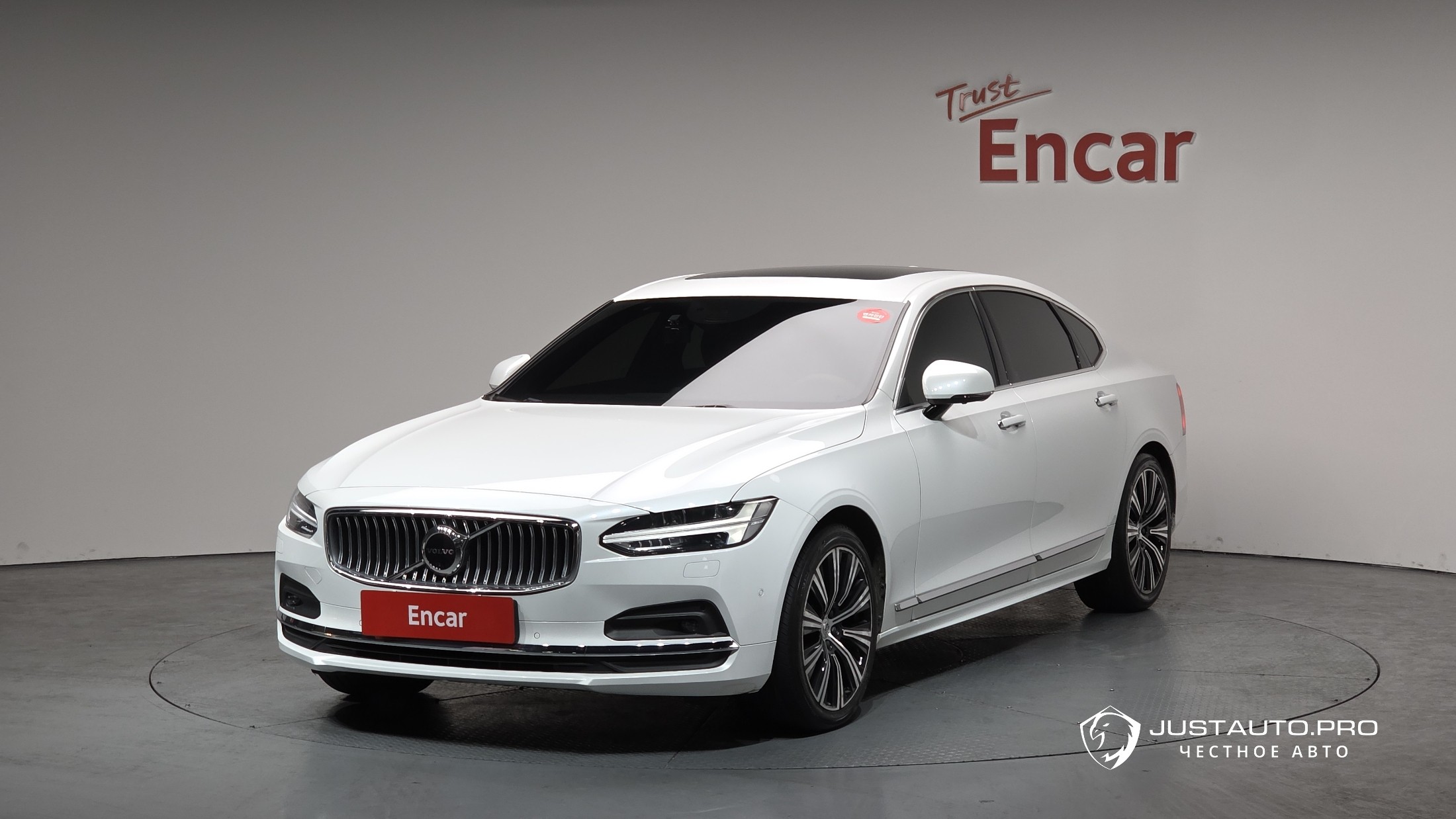 Автомобиль Volvo S90