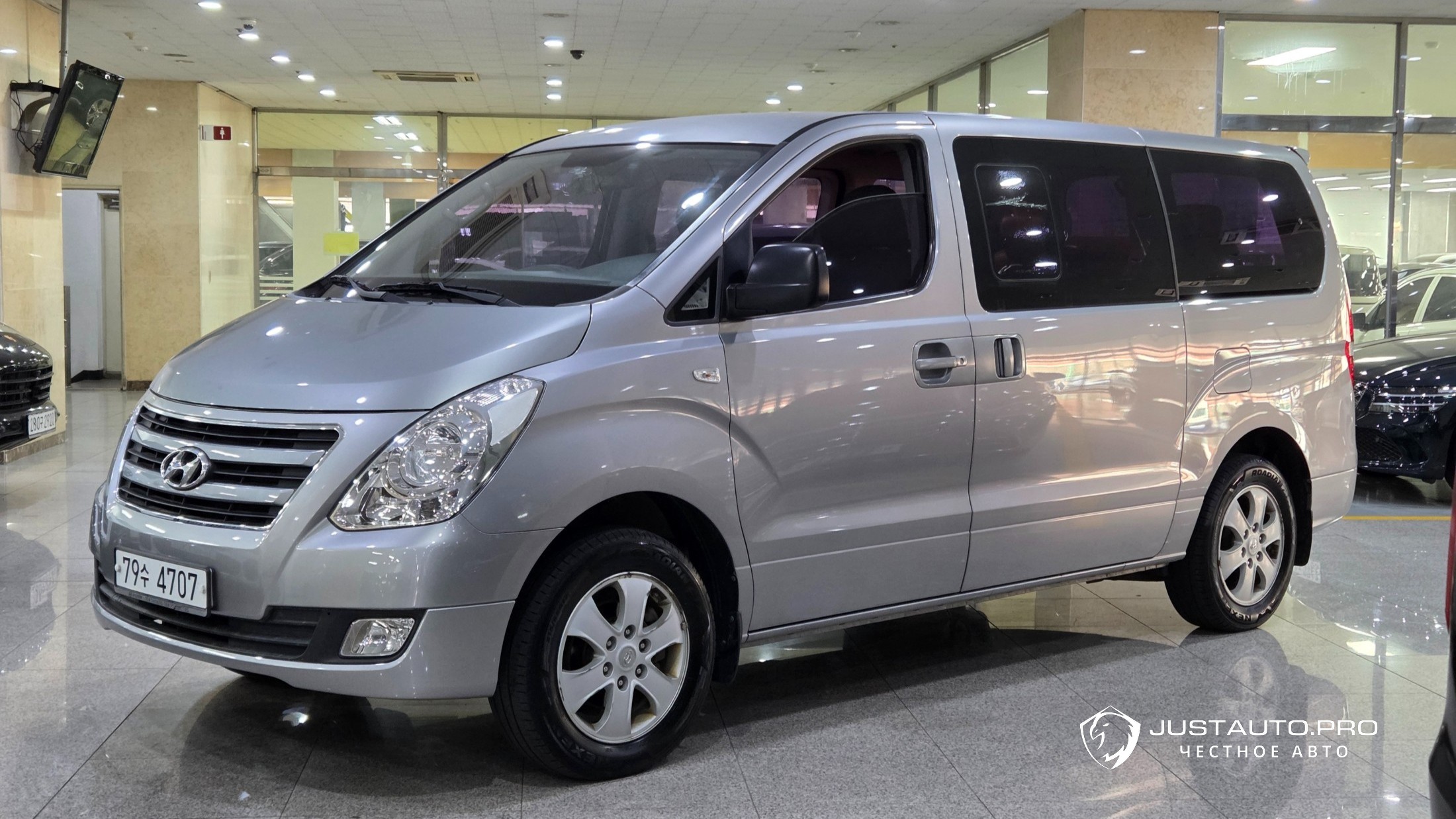 Автомобиль Hyundai Starex