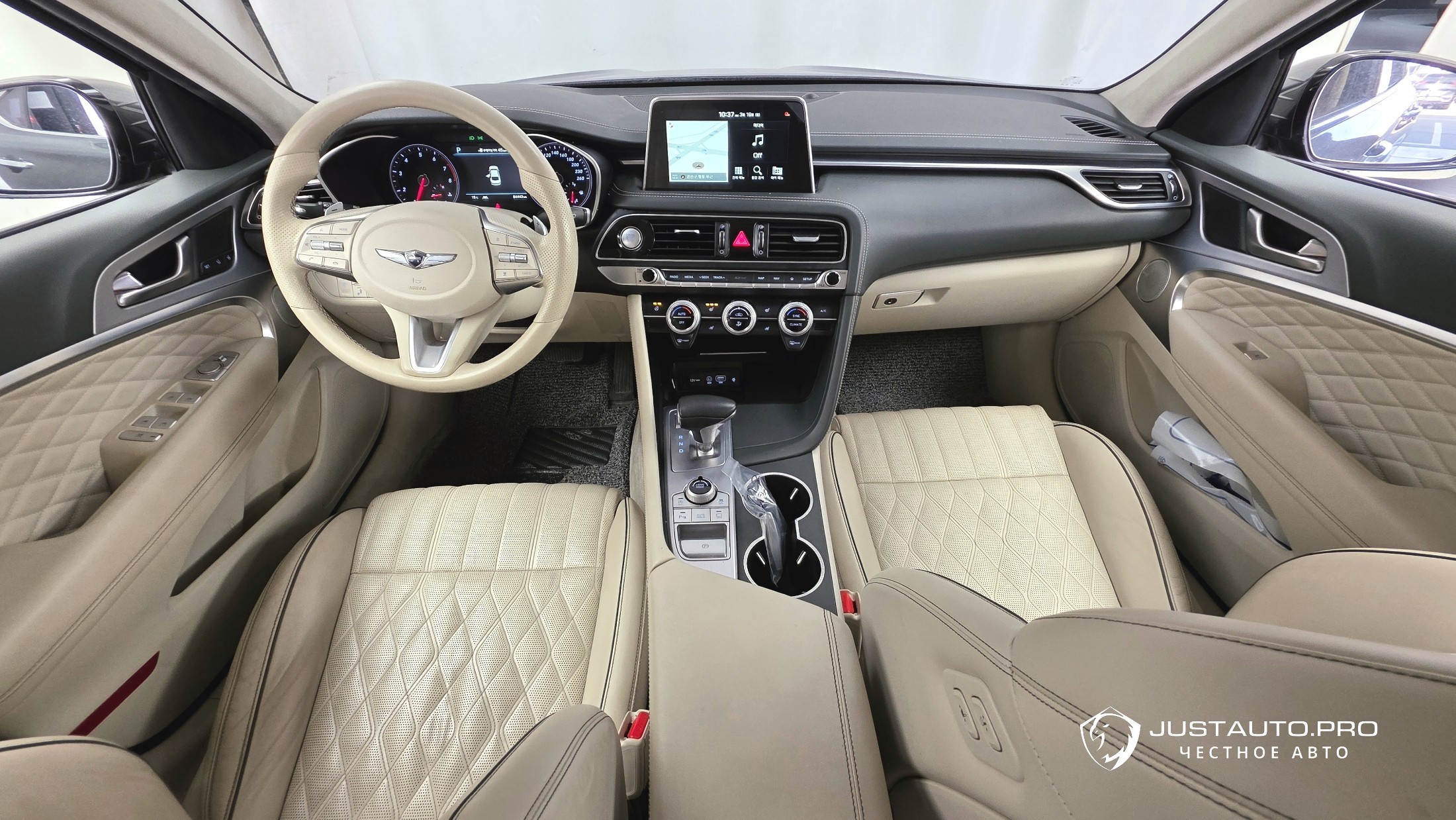 Автомобиль Genesis G70