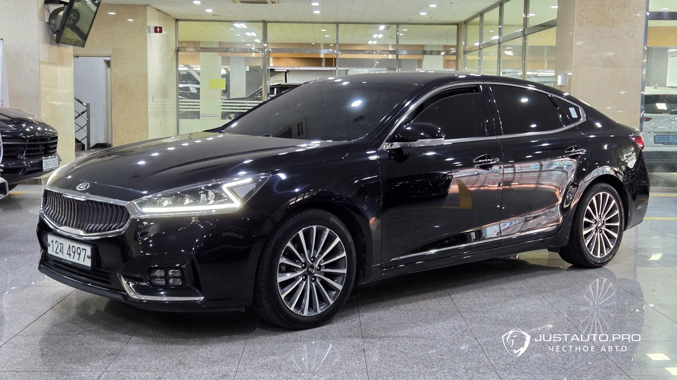 Автомобиль Kia K7