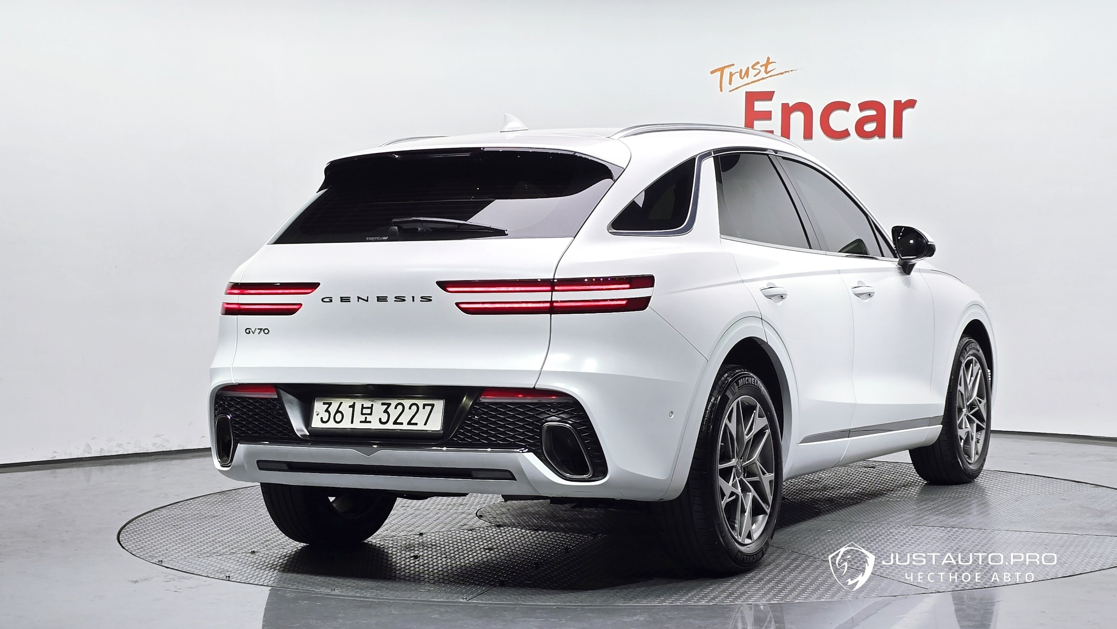 Автомобиль Genesis GV70