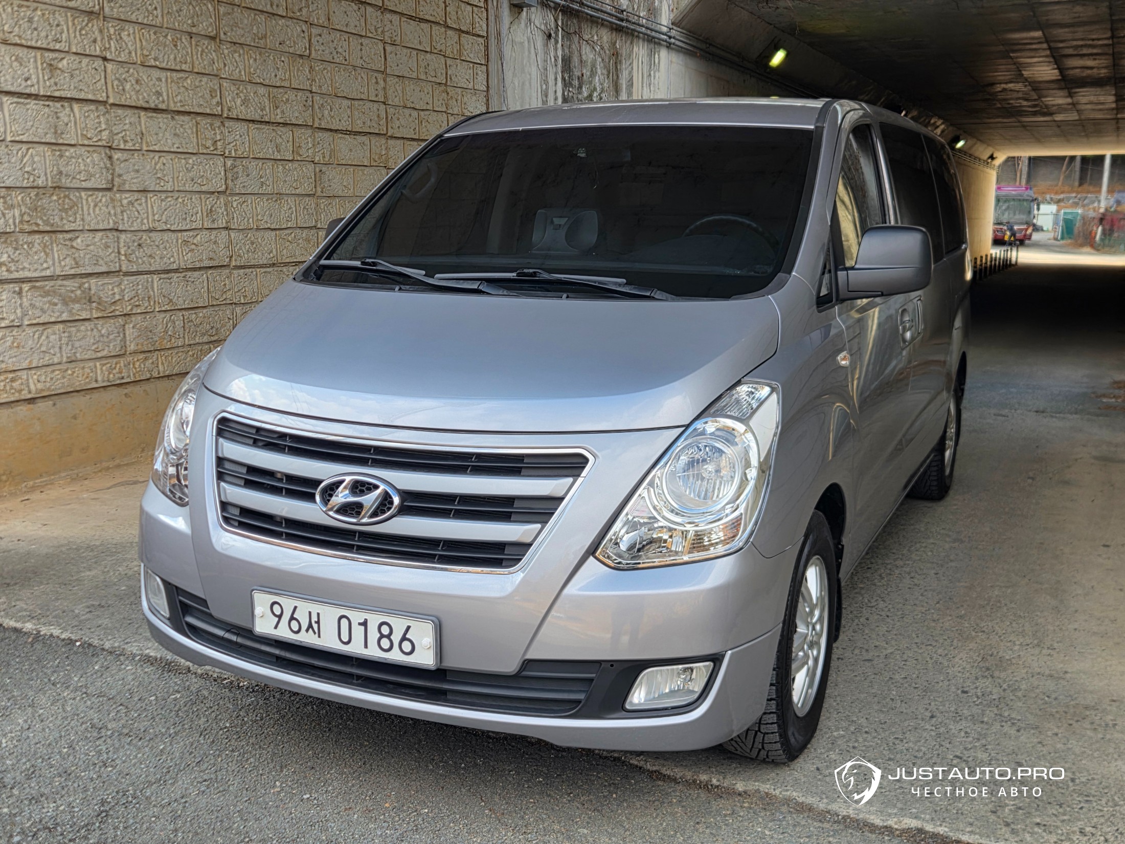 Автомобиль Hyundai Starex