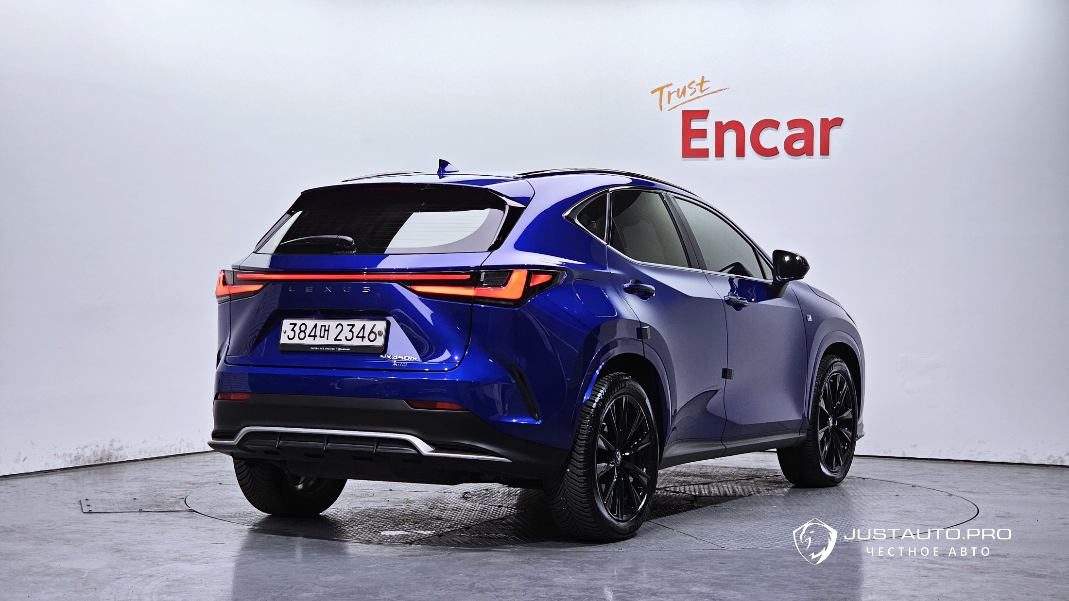 Автомобиль Lexus NX