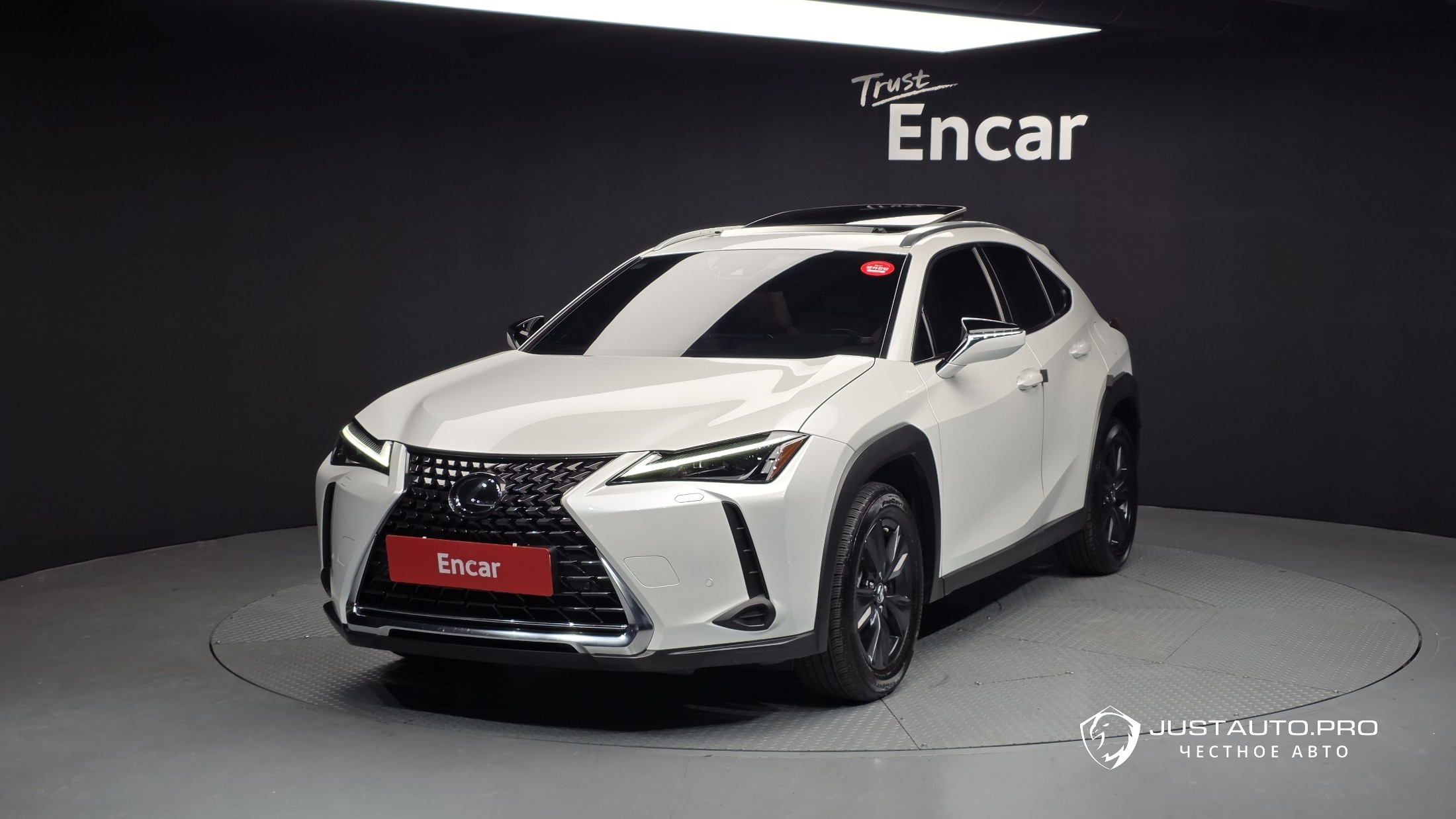 Автомобиль Lexus UX