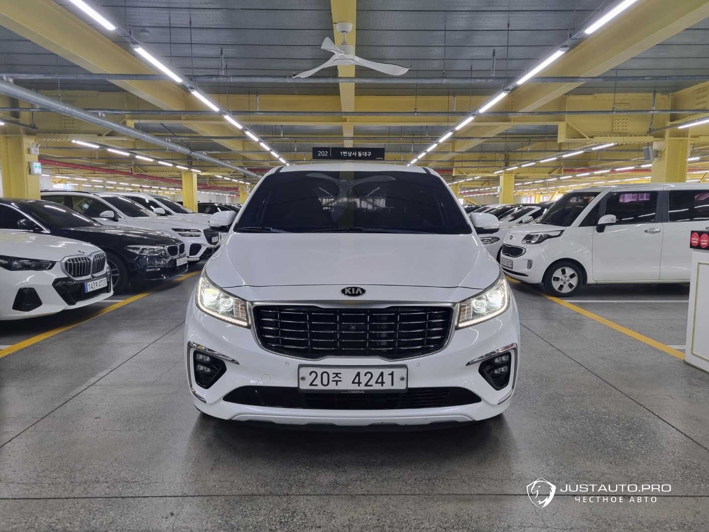 Автомобиль Kia Canival