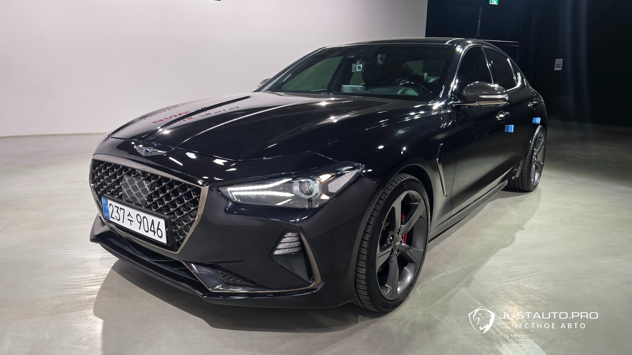 Автомобиль Genesis G70