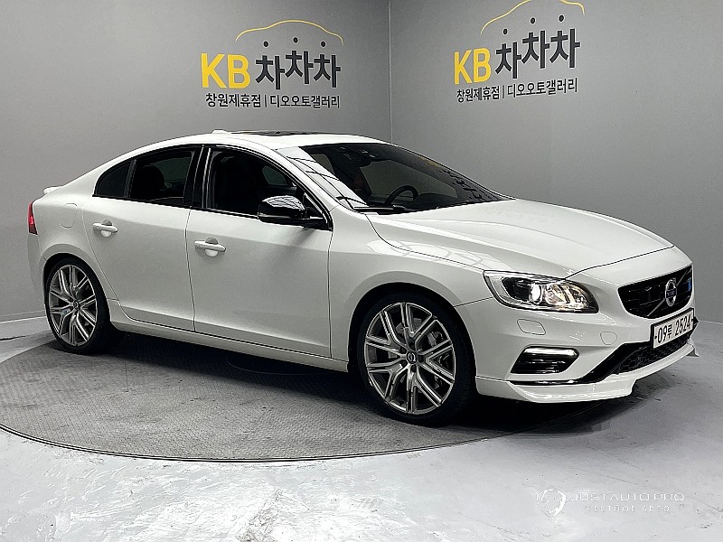 Автомобиль Volvo S60