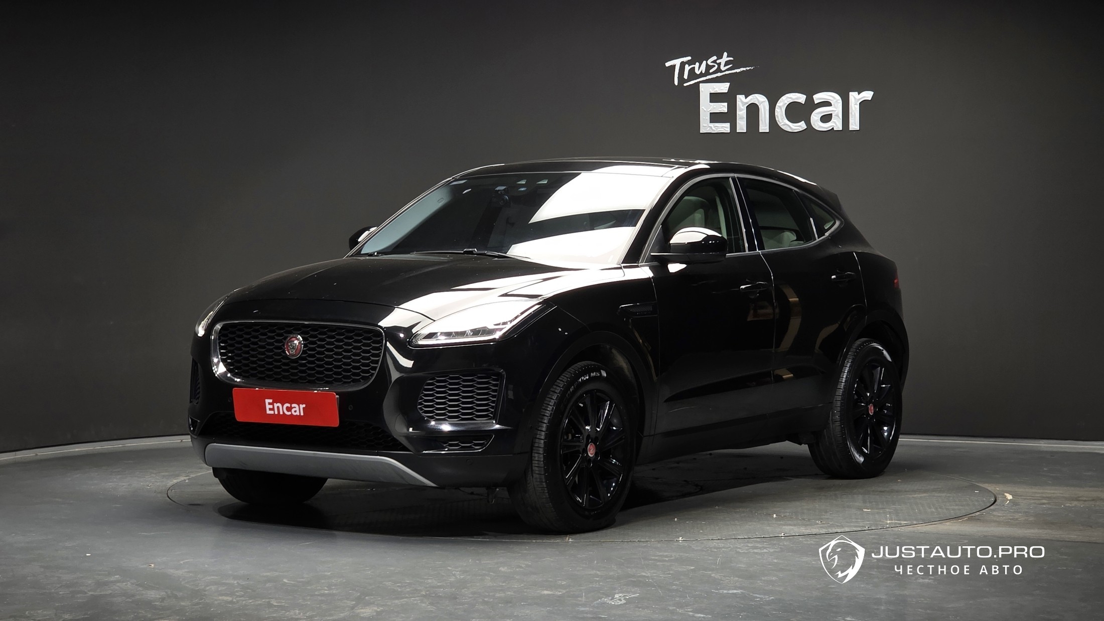 Автомобиль Jaguar E-PACE