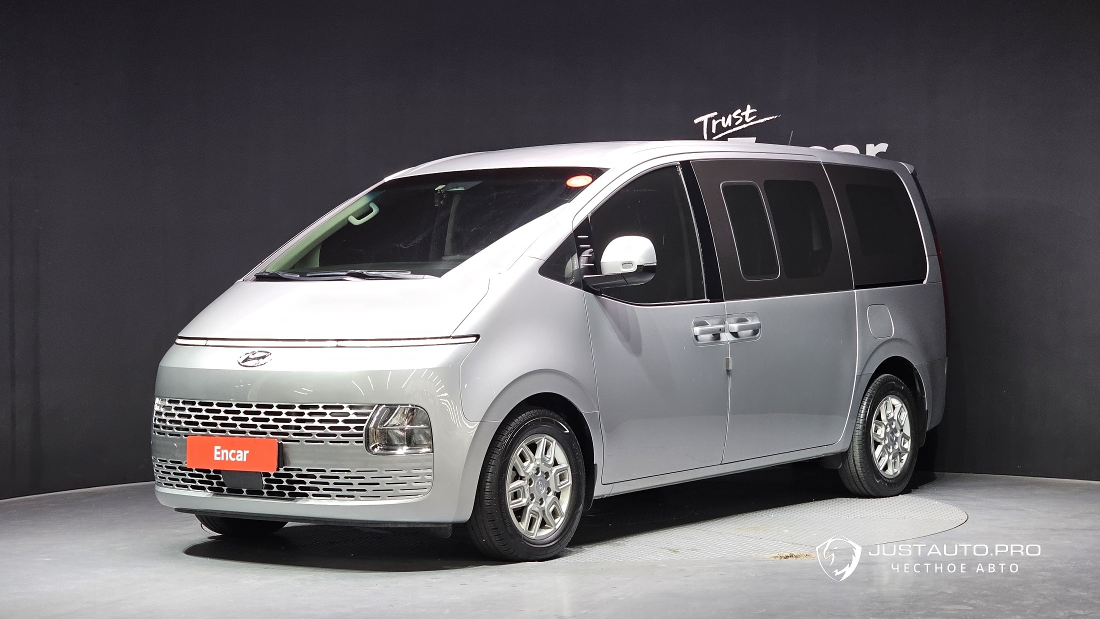 Автомобиль Hyundai Staria