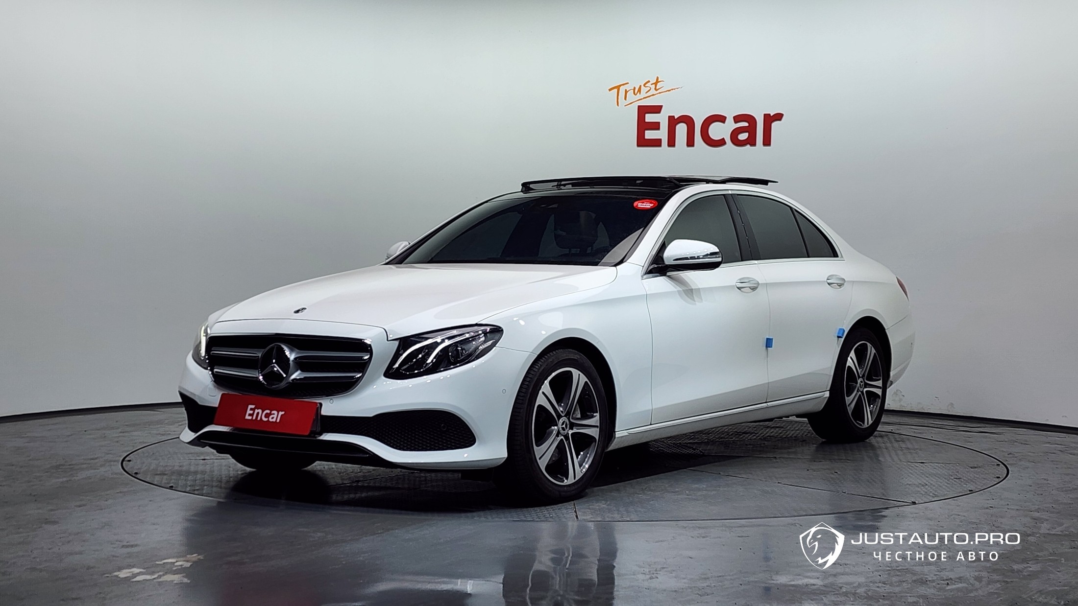 Автомобиль Mercedes-Benz E-Class