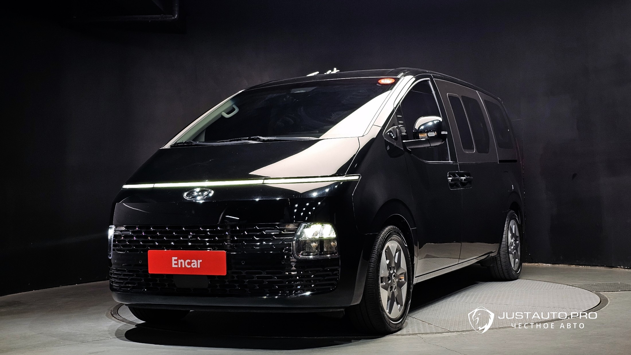 Автомобиль Hyundai Staria