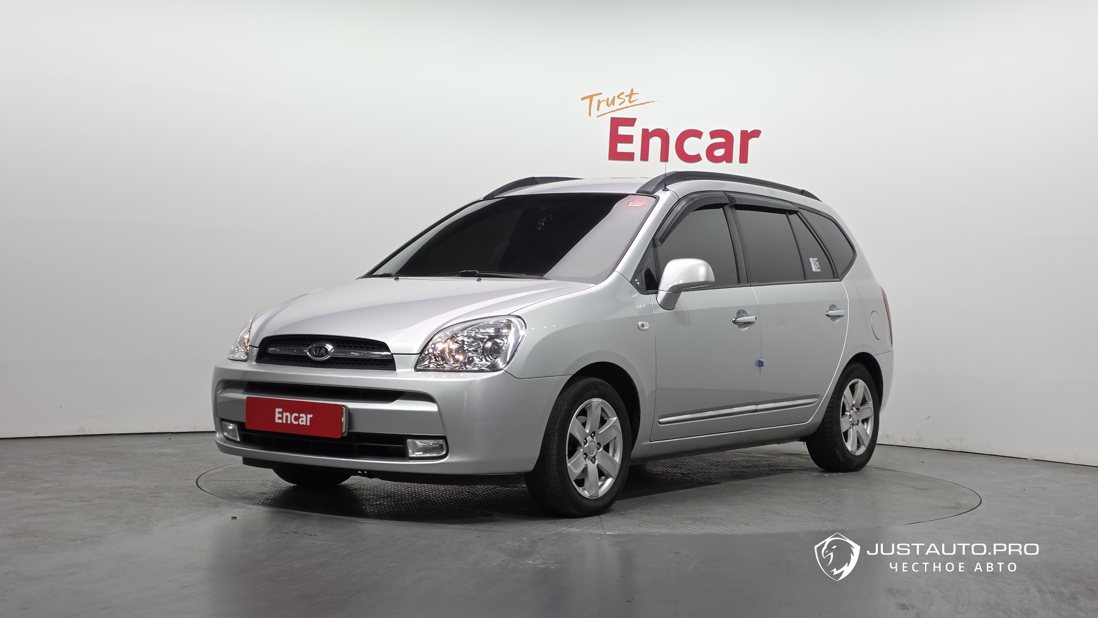 Автомобиль Kia Carens