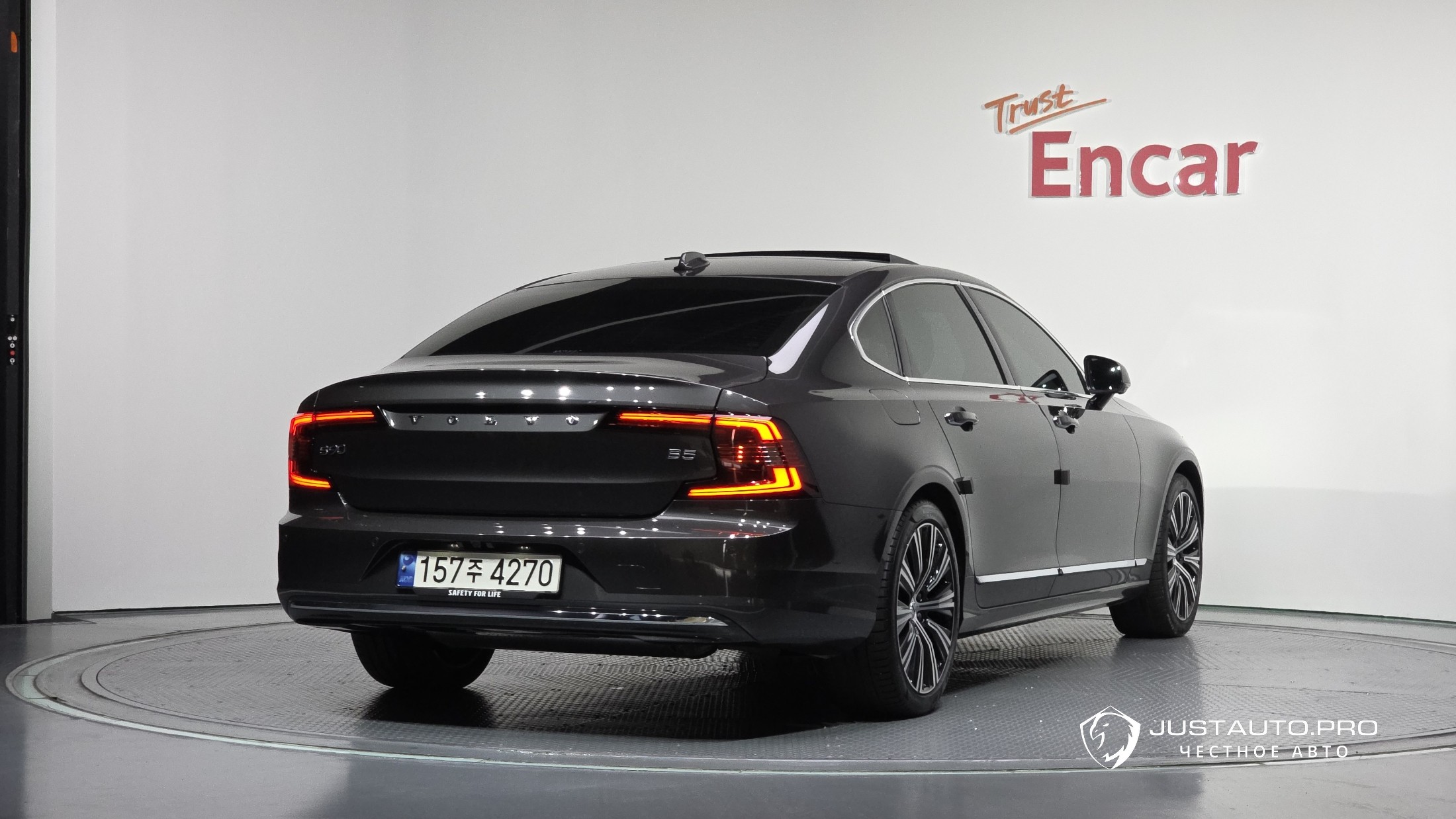 Автомобиль Volvo S90