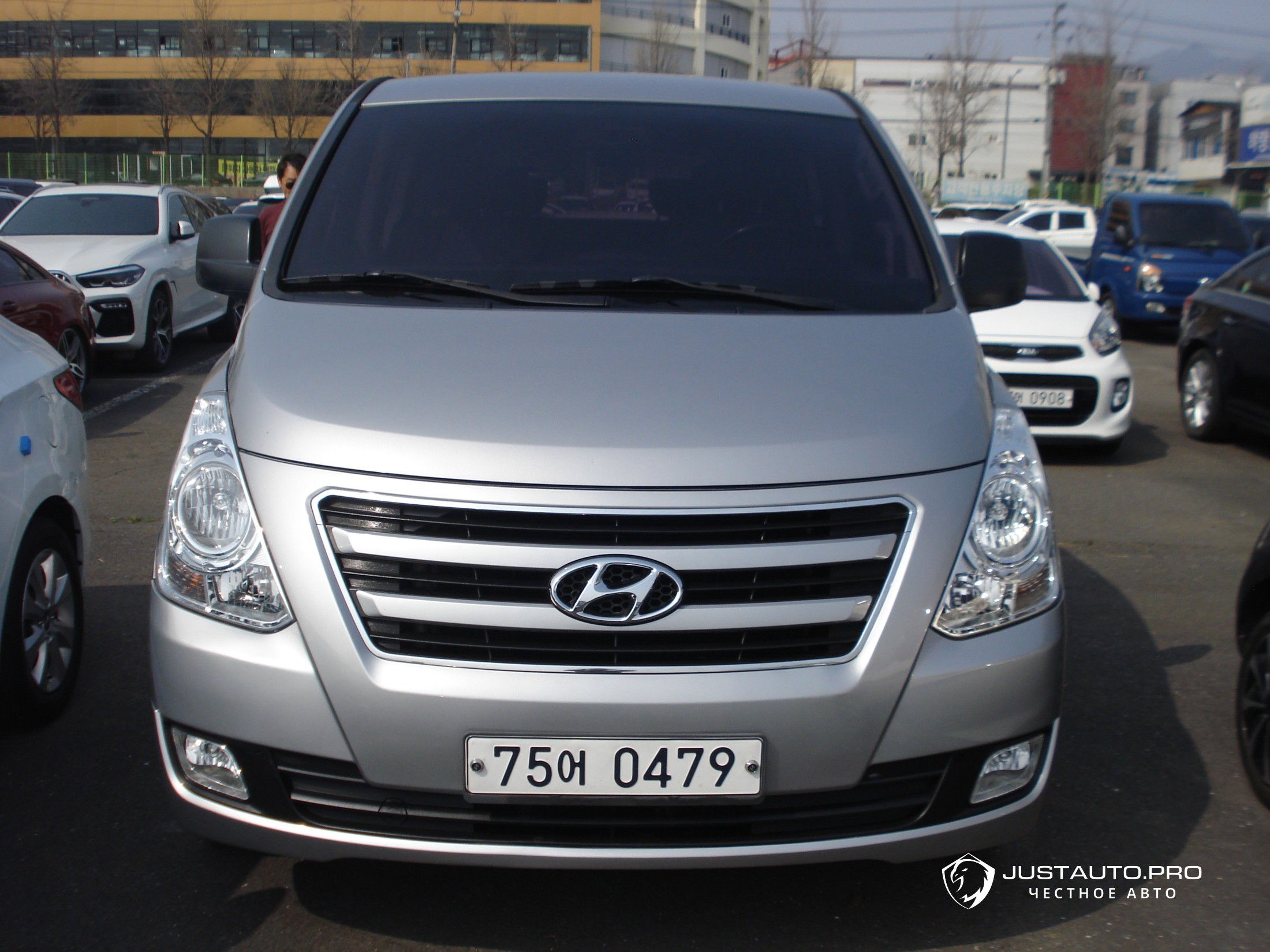 Автомобиль Hyundai Starex