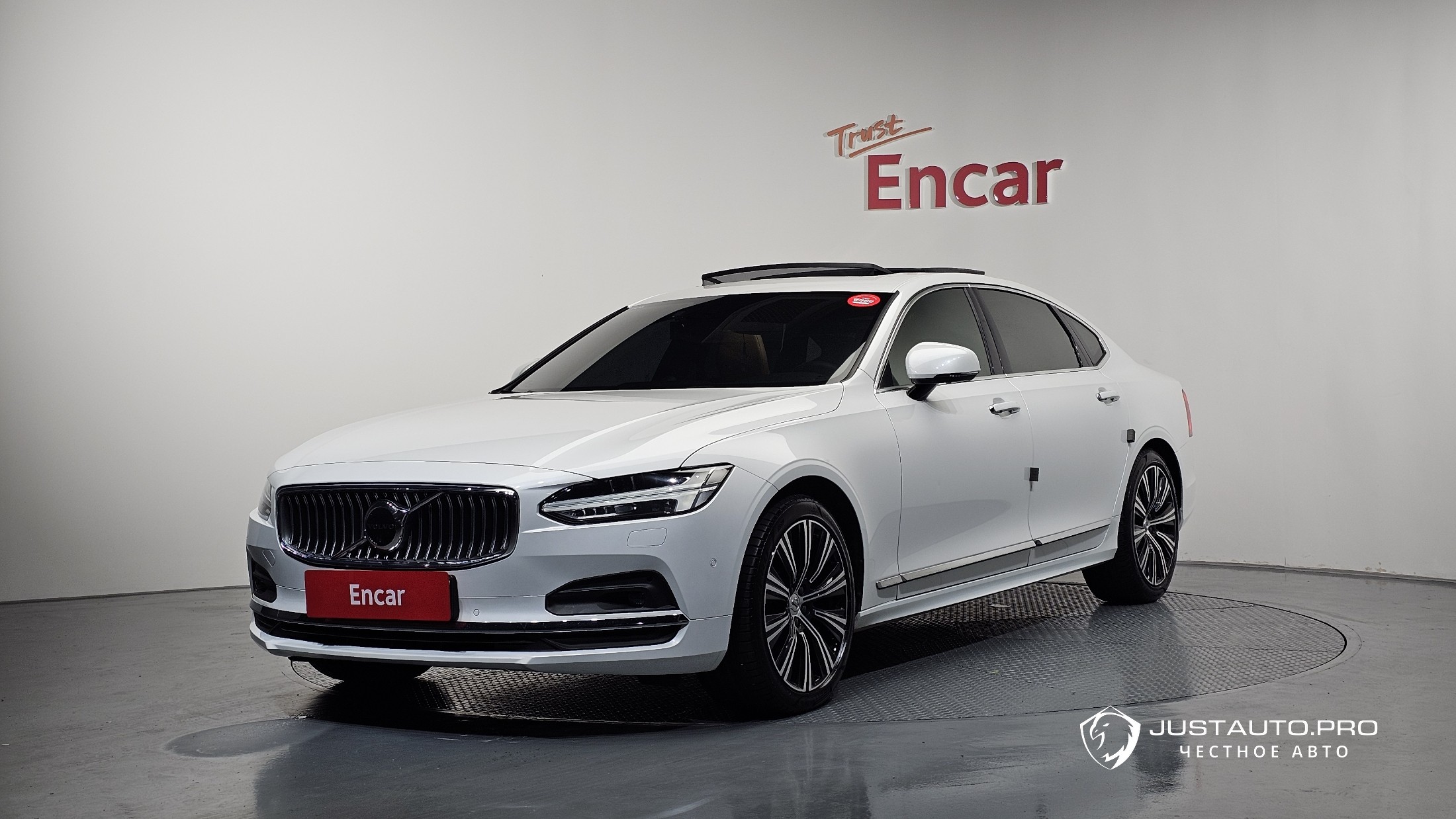 Автомобиль Volvo S90