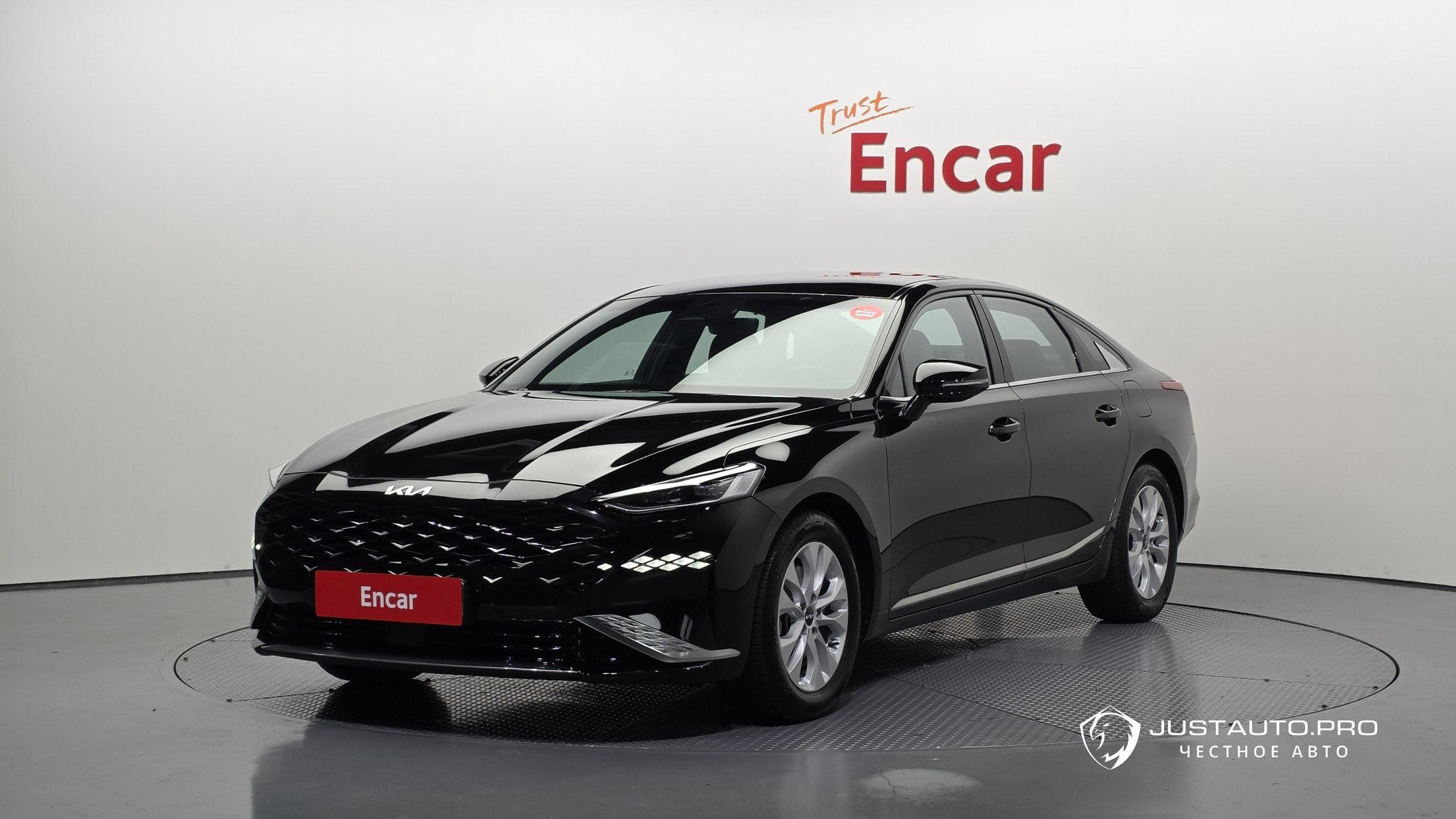 Автомобиль Kia K8