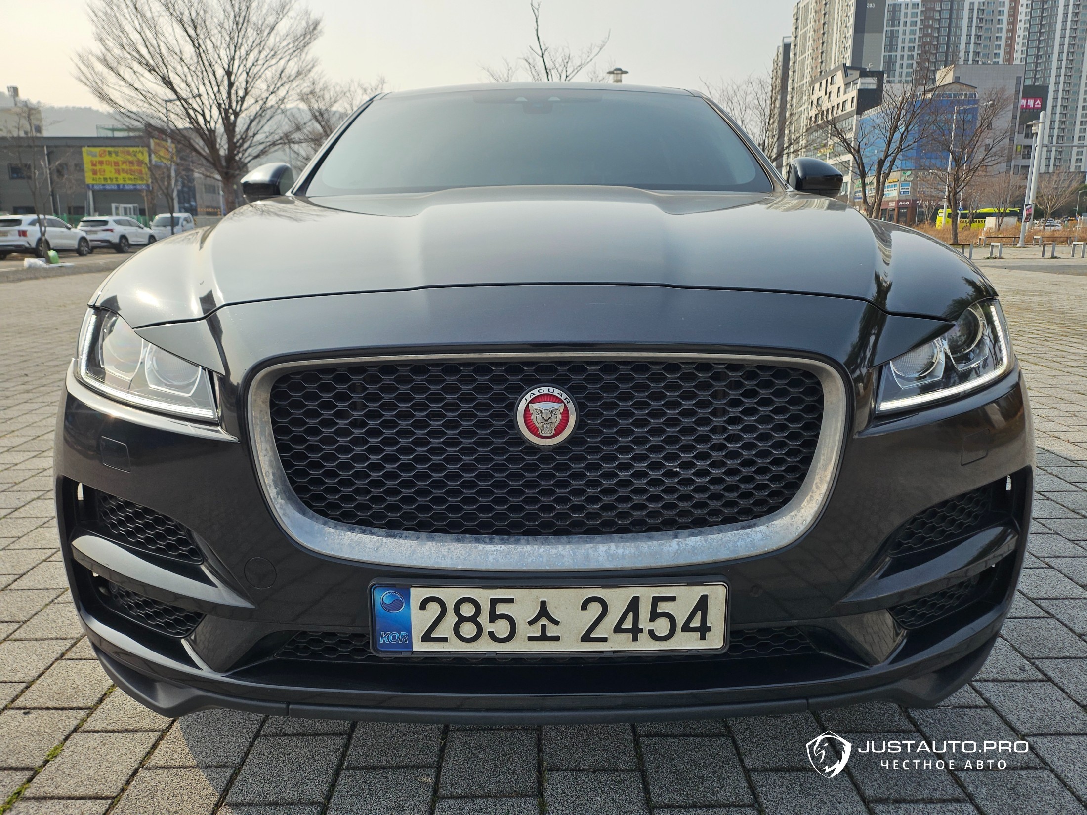 Автомобиль Jaguar F-PACE