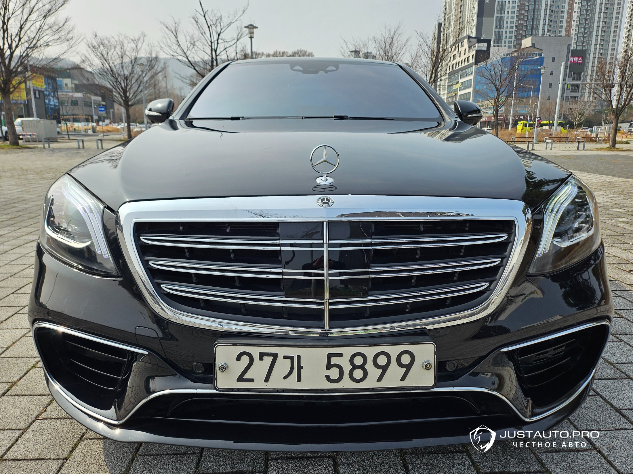 Автомобиль Mercedes-Benz S-Class