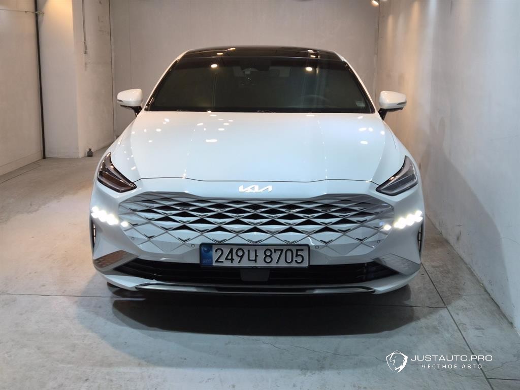 Автомобиль Kia K8