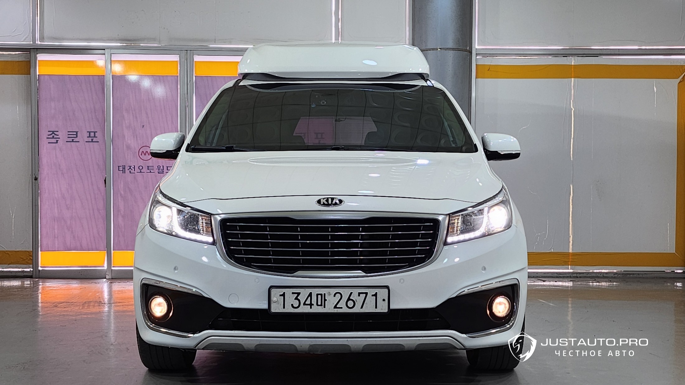 Автомобиль Kia Canival