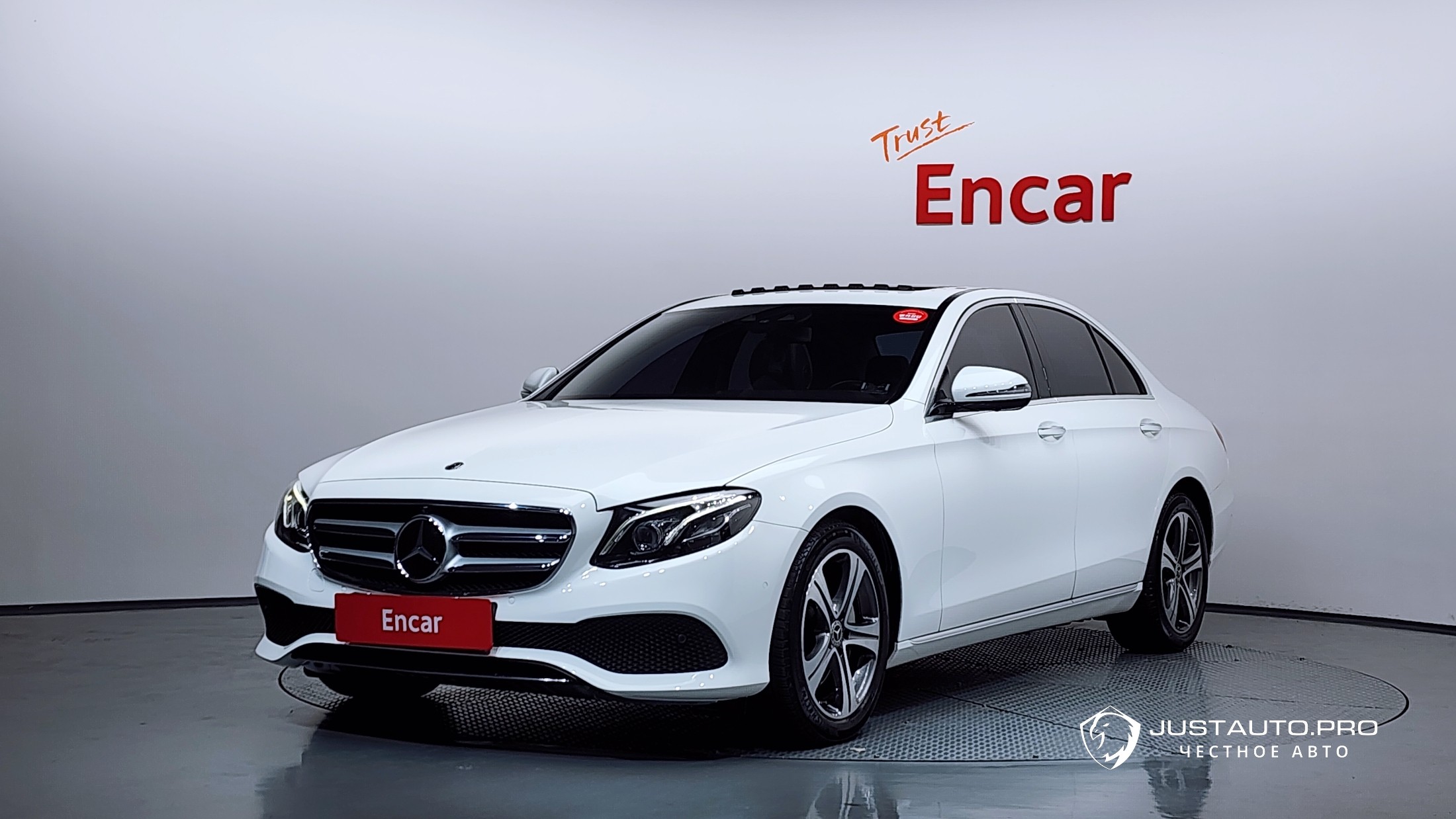 Автомобиль Mercedes-Benz E-Class