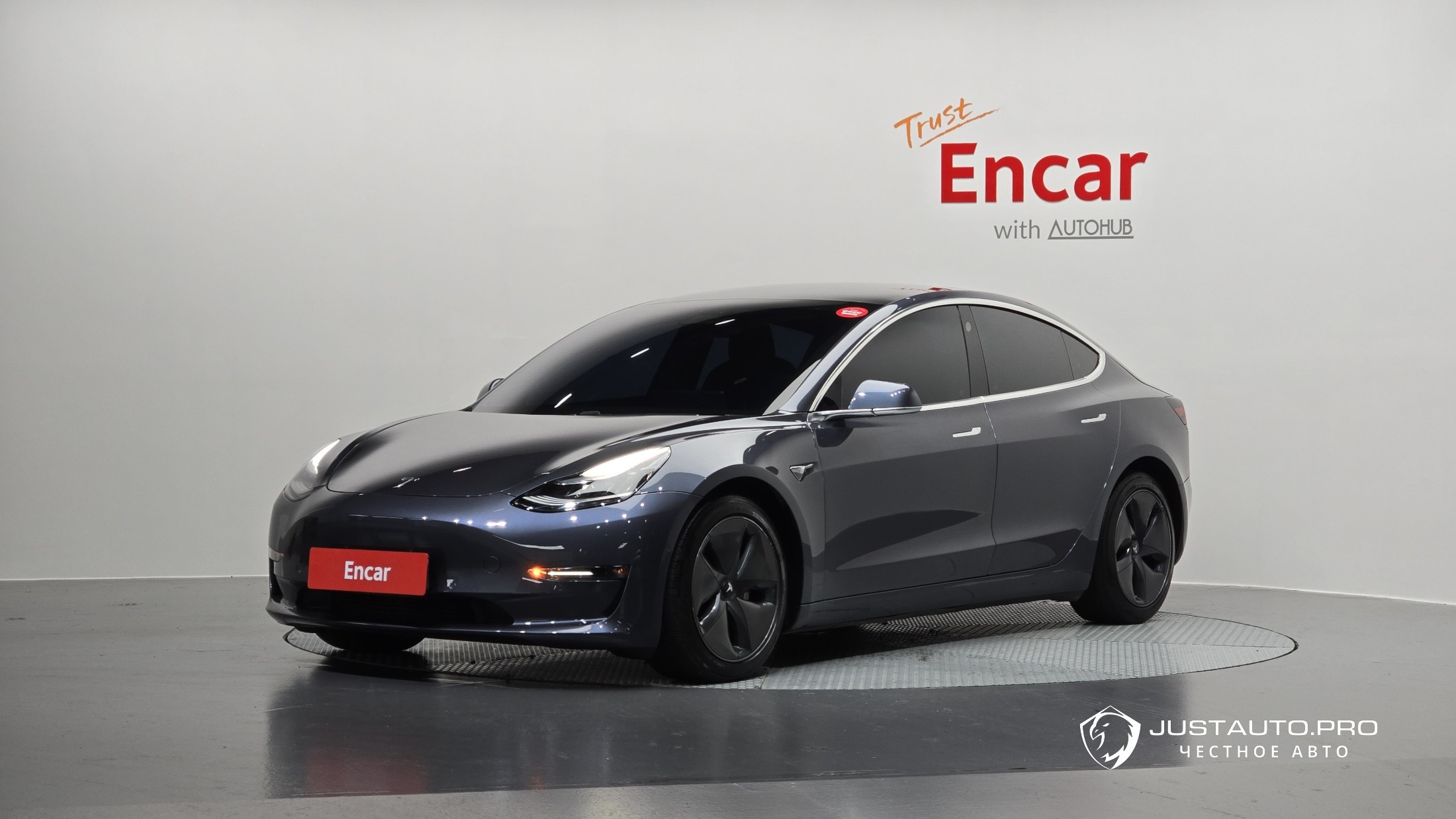 Автомобиль Tesla Model 3