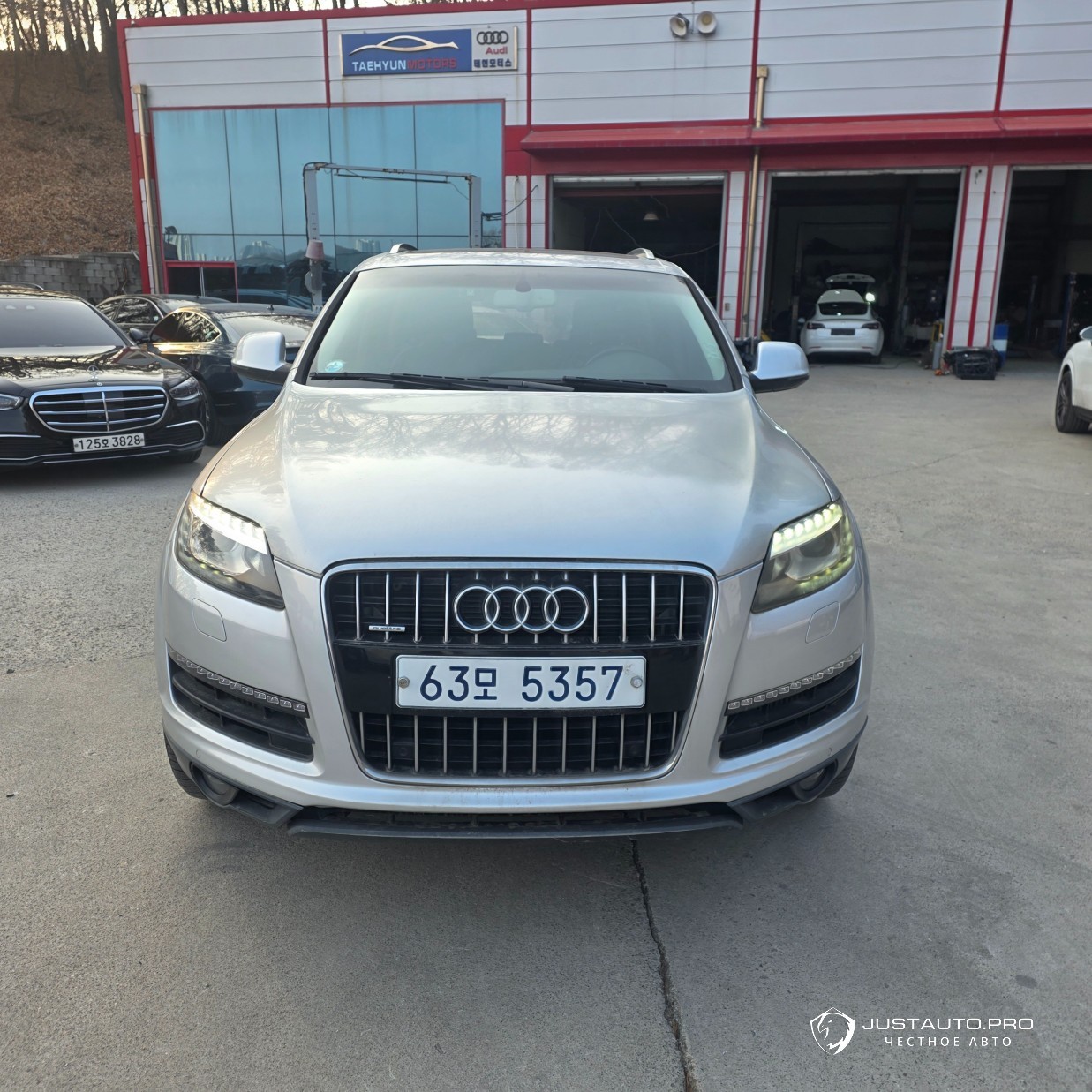 Автомобиль Audi Q7