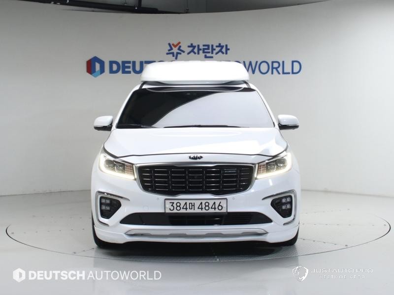 Автомобиль Kia Canival