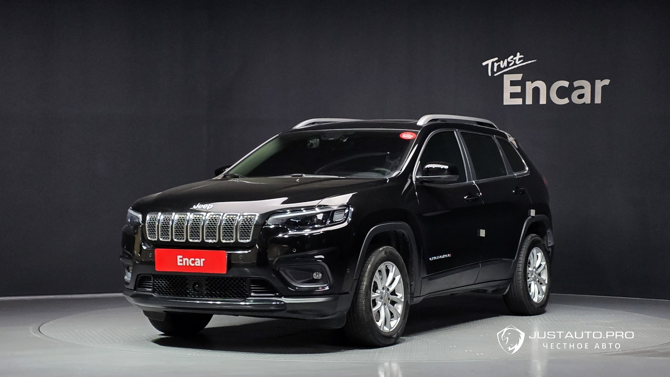 Автомобиль Jeep Cherokee