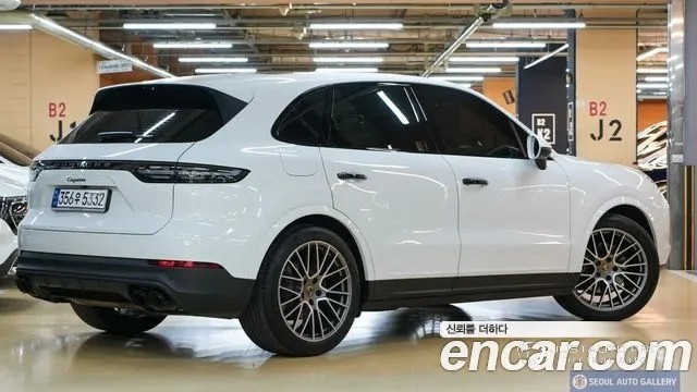 Автомобиль Porsche Cayenne
