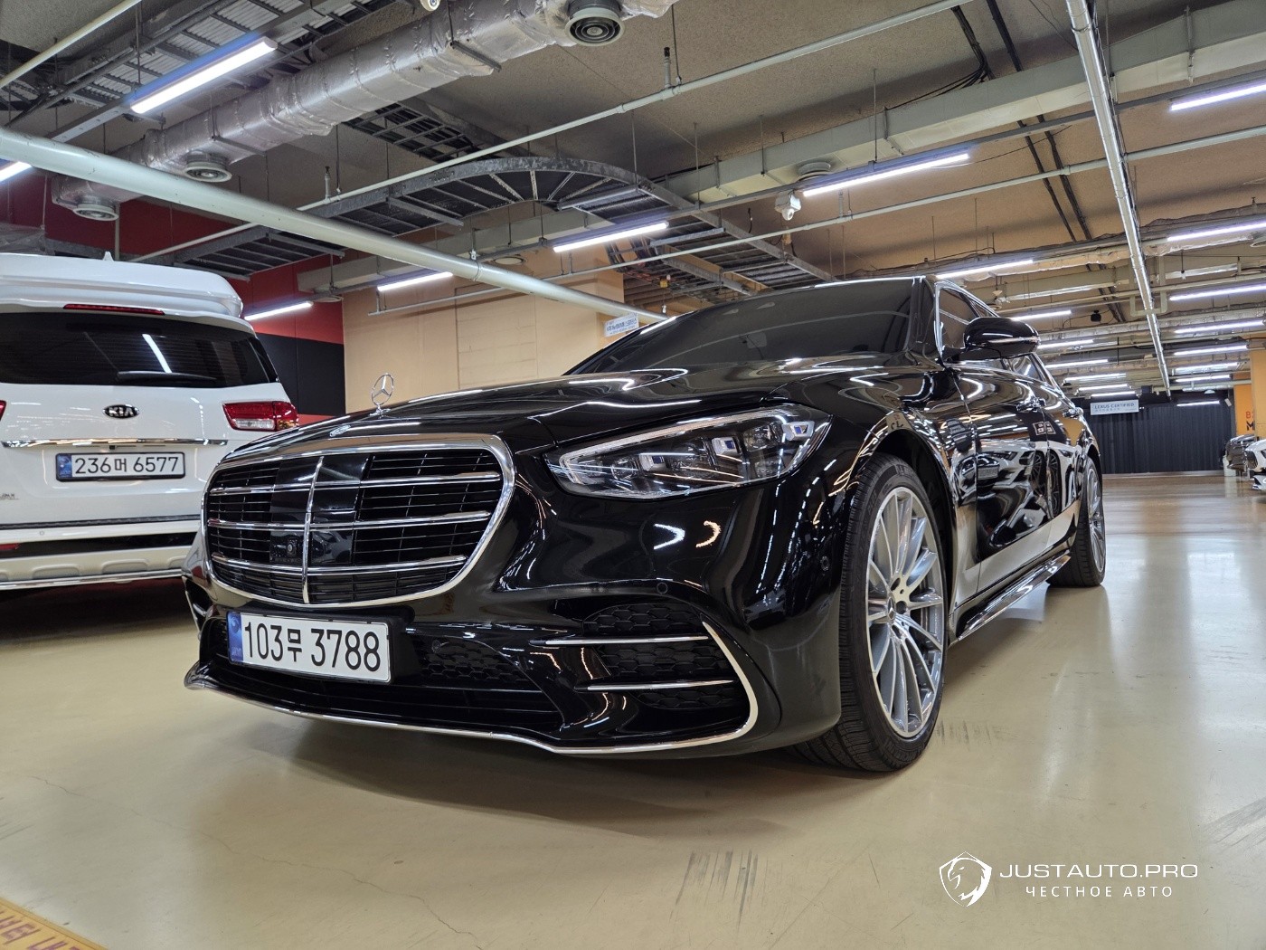Автомобиль Mercedes-Benz S-Class