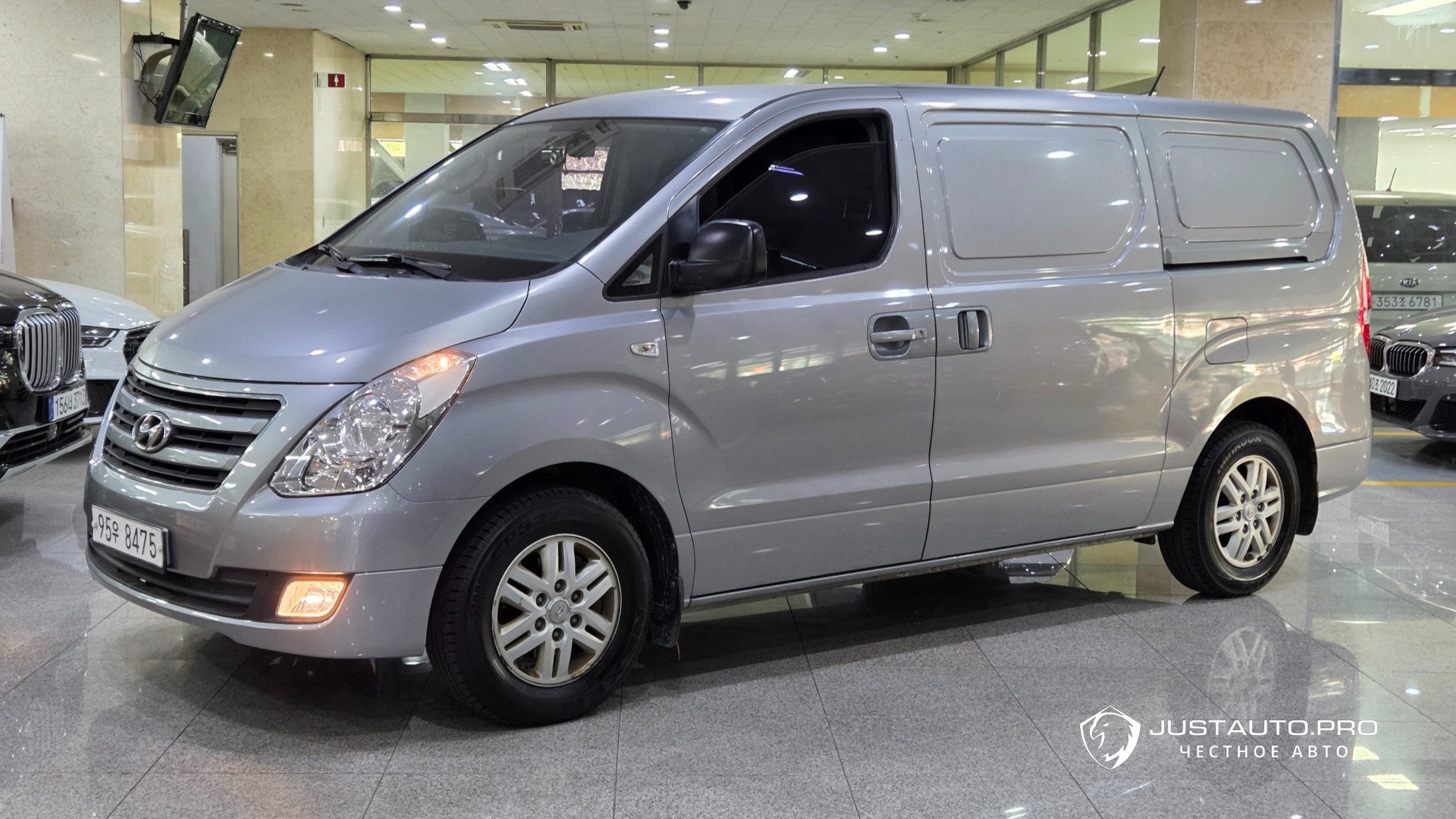 Автомобиль Hyundai Starex