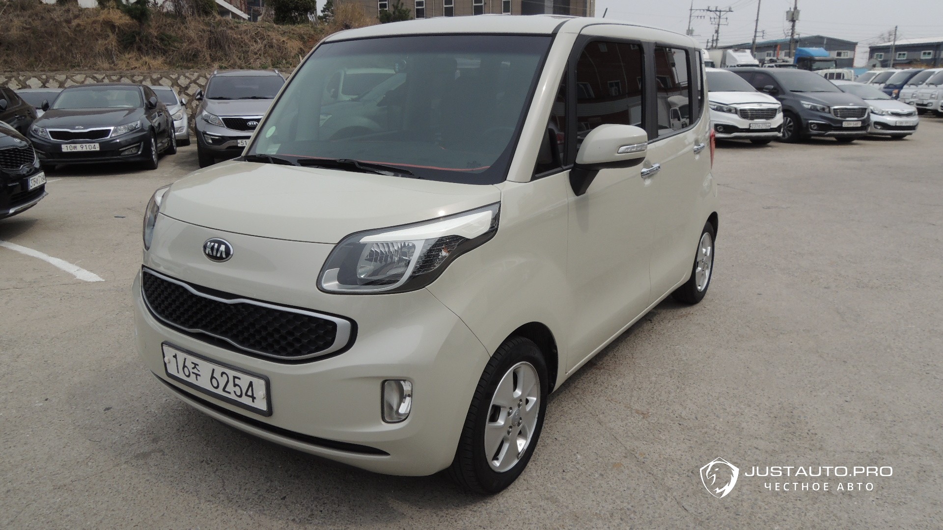 Автомобиль Kia RAY